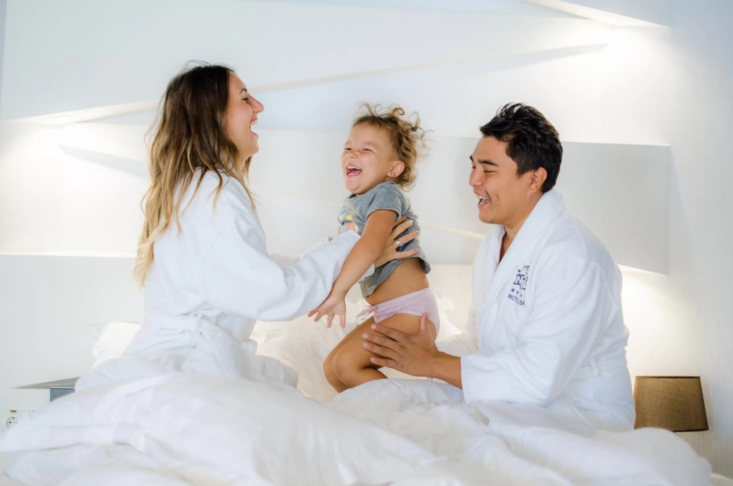 Family in Hotel & Spa NEMO with dolphins