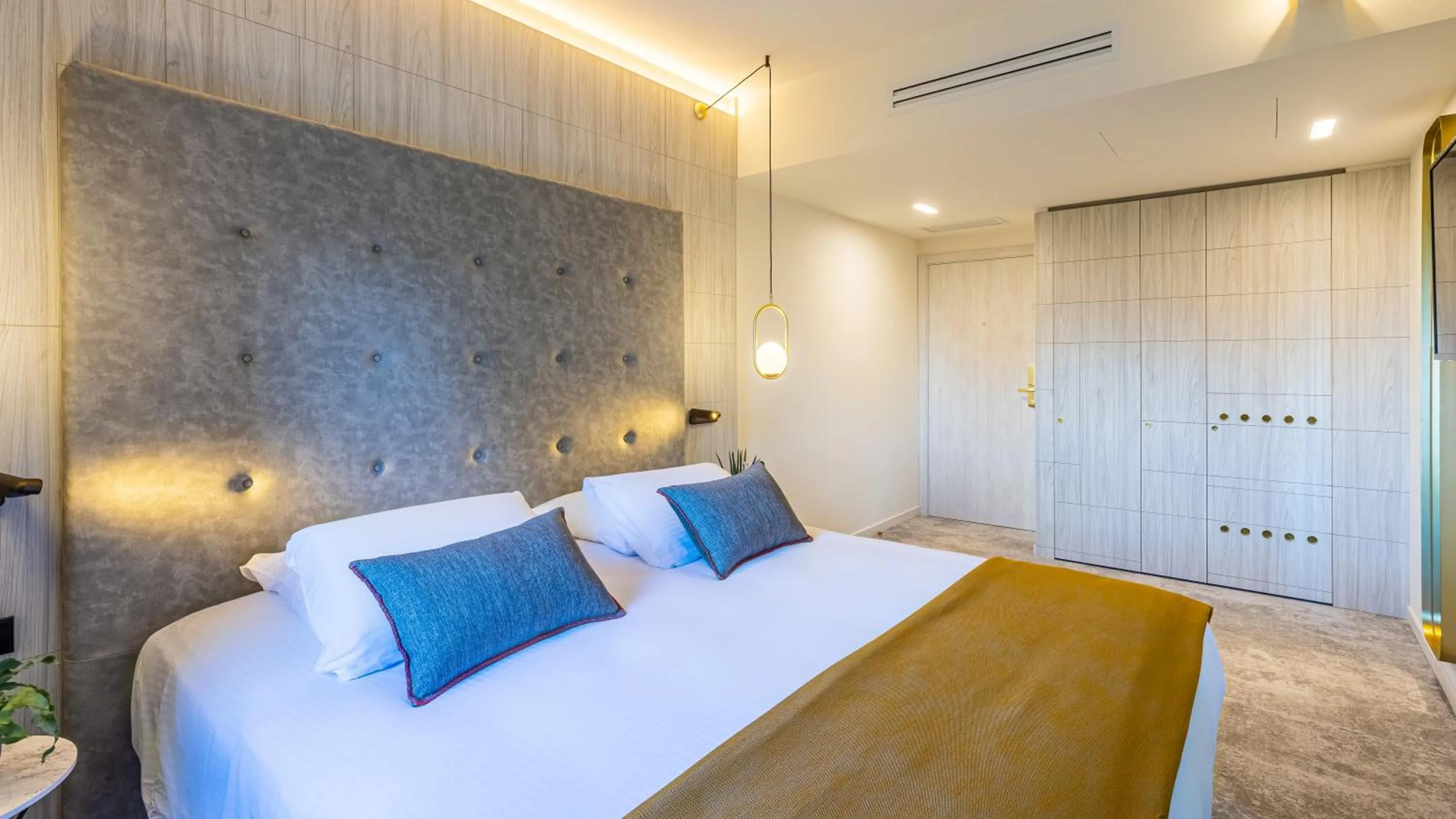 Classic King Room Access to SPA 2h from 7:00 pm to 11:00 pm in Domaine de Dolomieu Hotel & Spa - BW Premier Collection