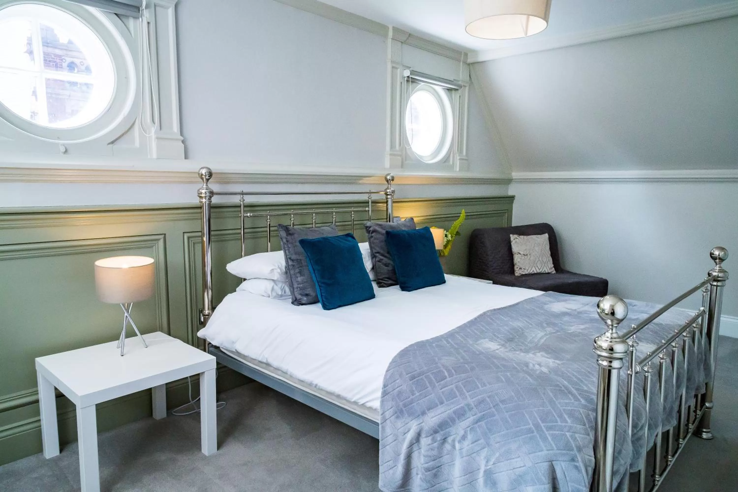 Seating area, Bed in Goodramgate Apartments