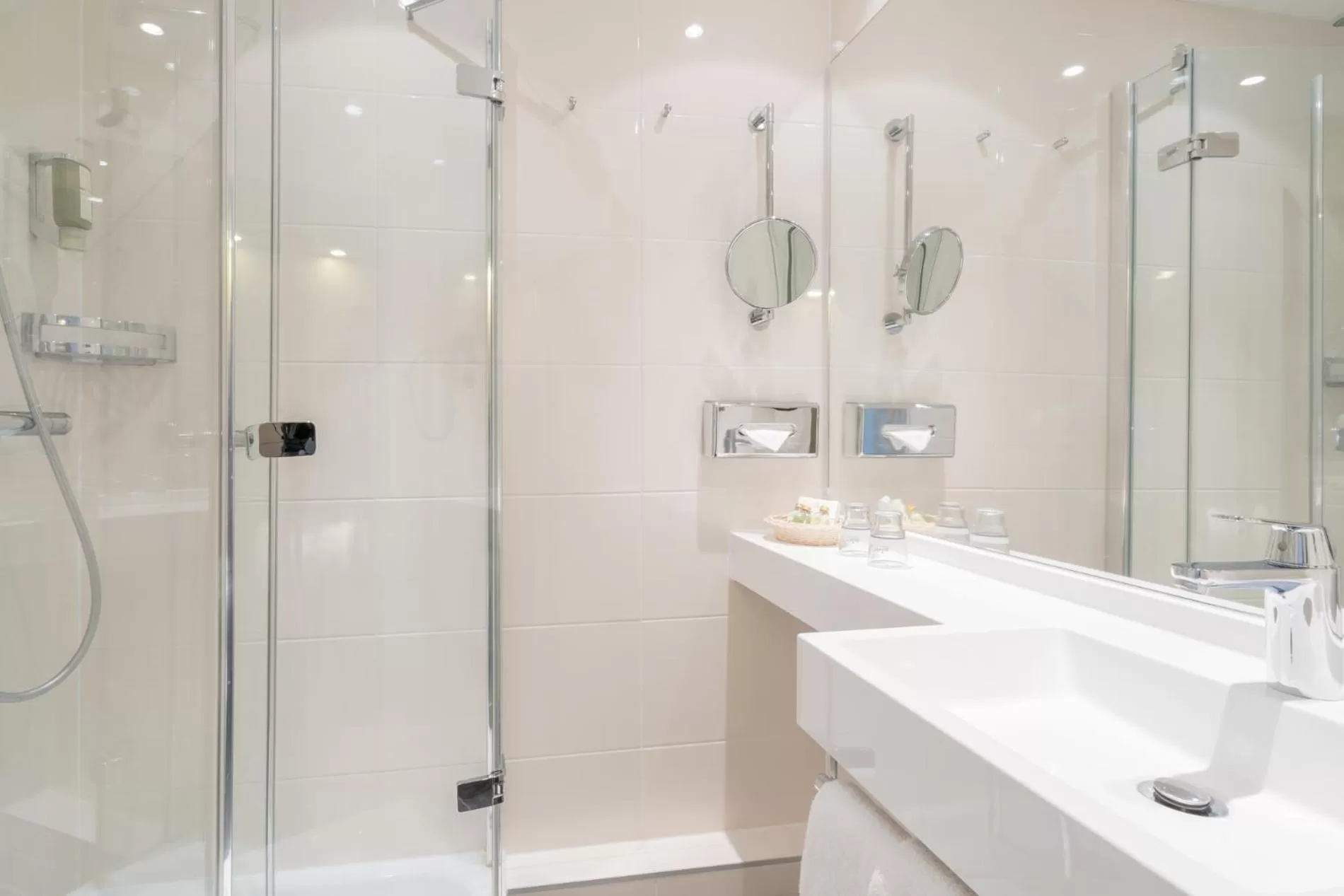 Bathroom in Hotel Yachtclub