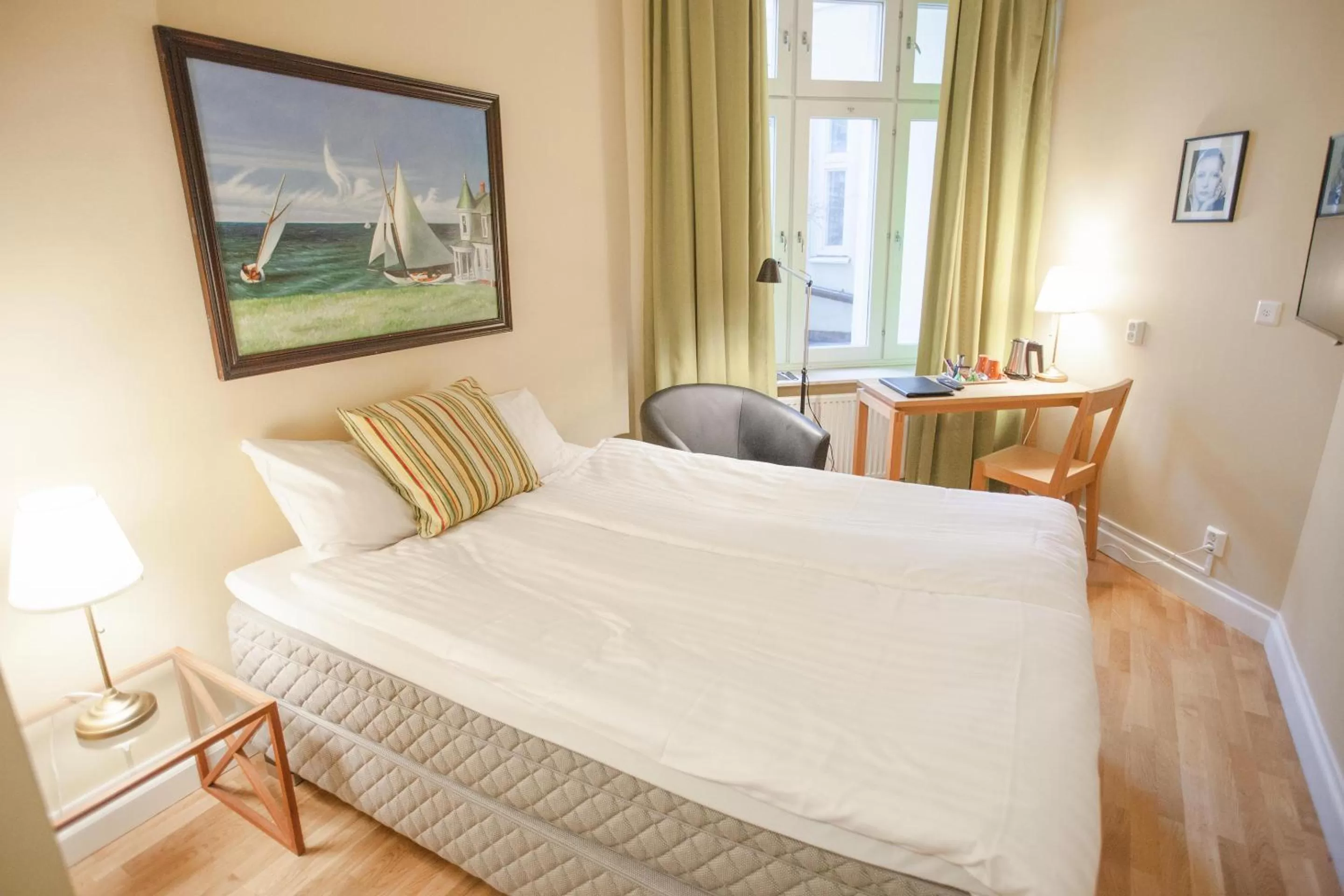 Photo of the whole room, Bed in Hotel Bishops Arms Lund