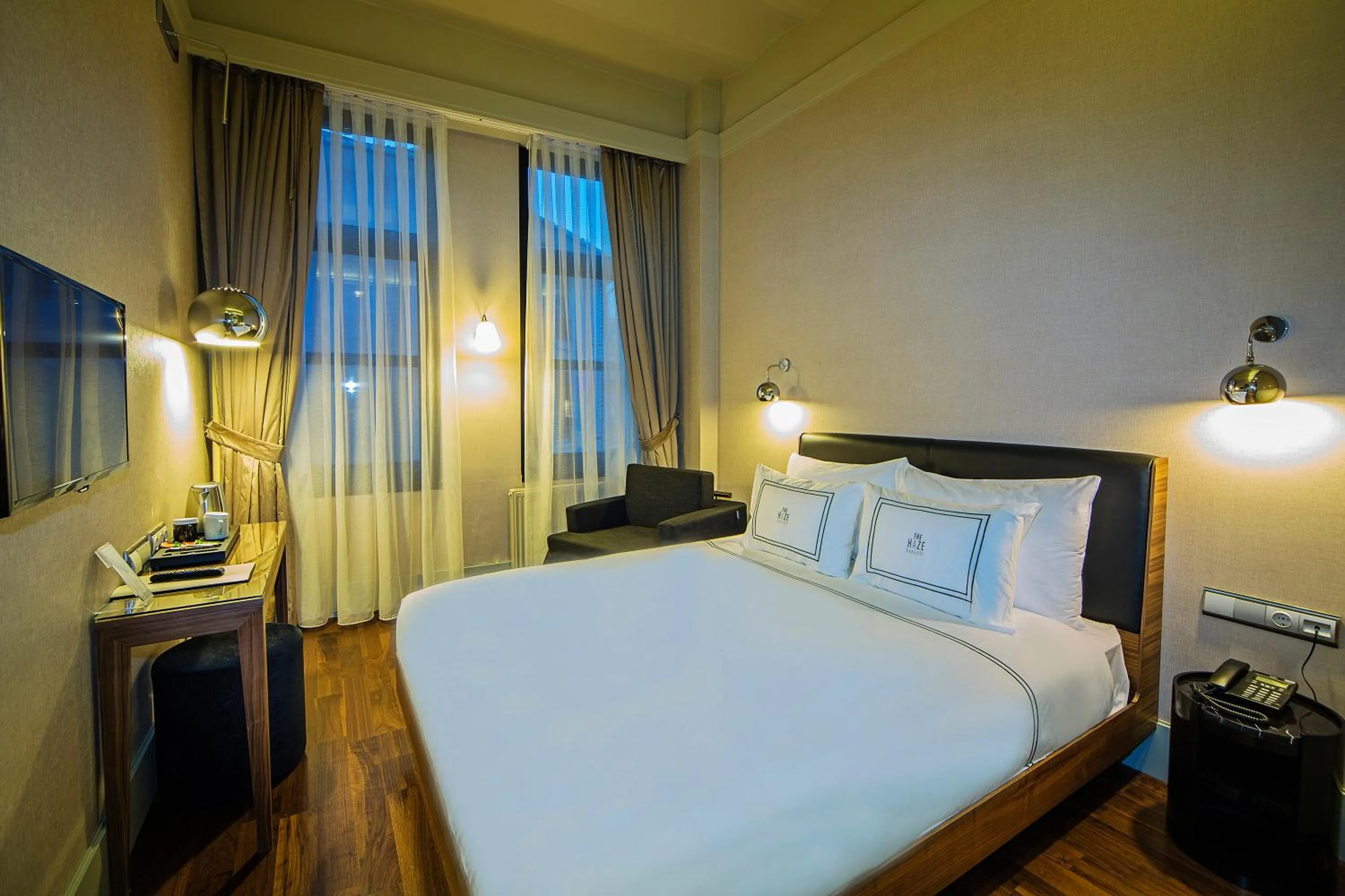 Bedroom, Bed in The Haze Karaköy