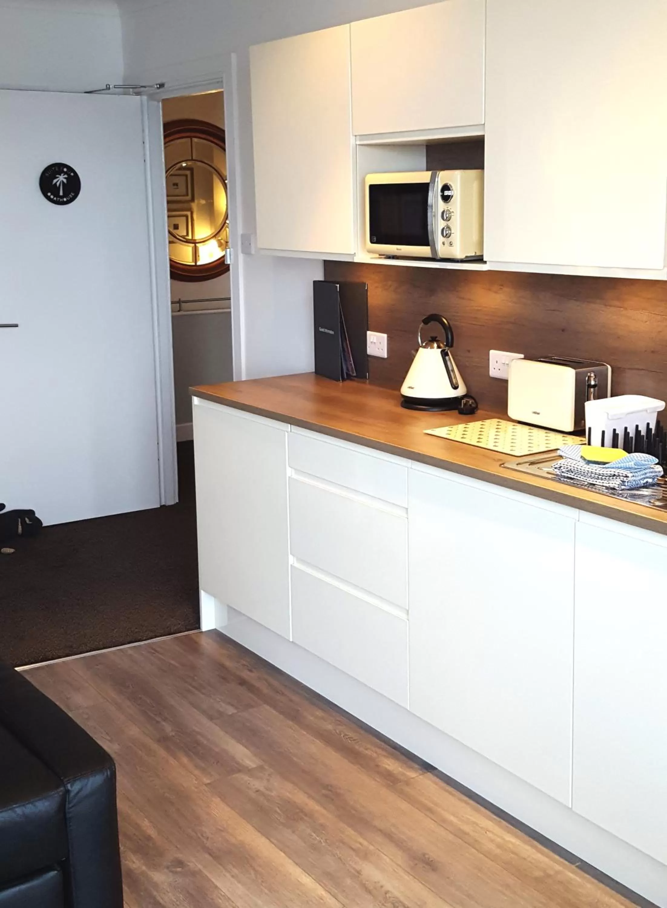 Kitchen or kitchenette in Boat House Super Suites