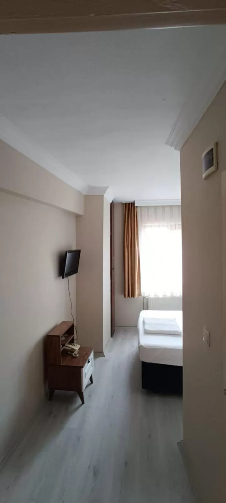 TV and multimedia, Bed in Hotel Crowded House