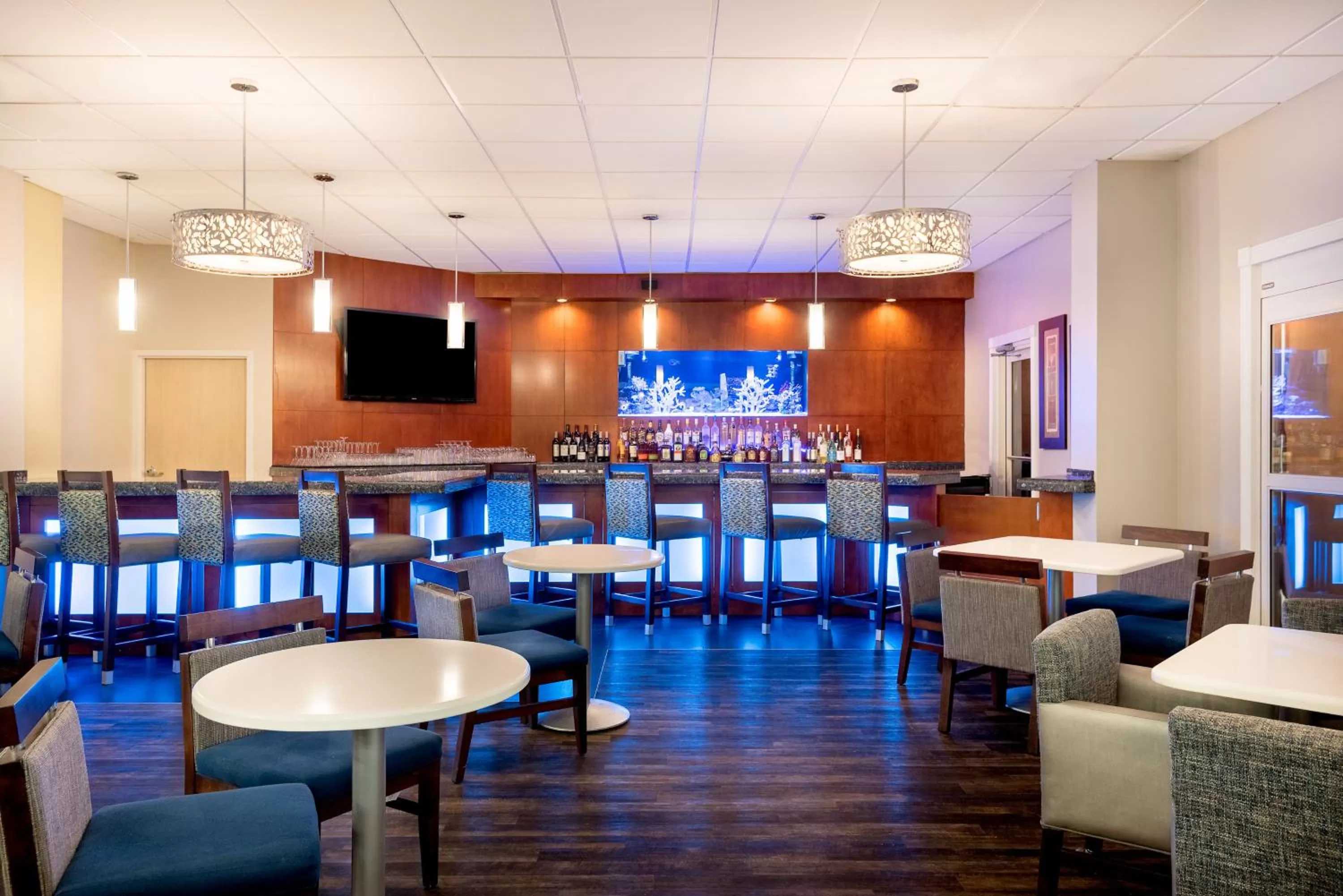 Lounge or bar in Holiday Inn Fort Lauderdale Airport by IHG