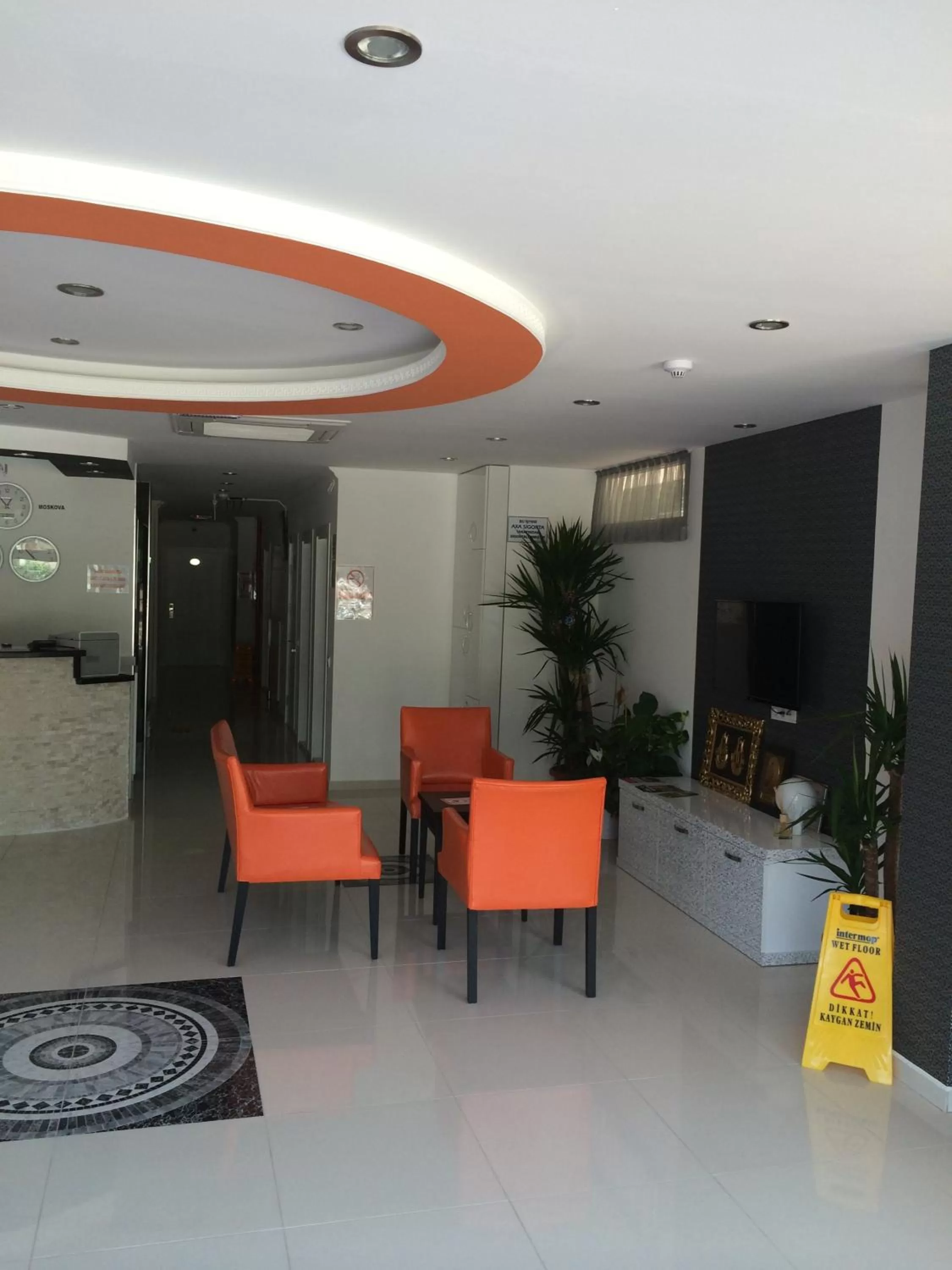 Lobby or reception in Mutado Hotel