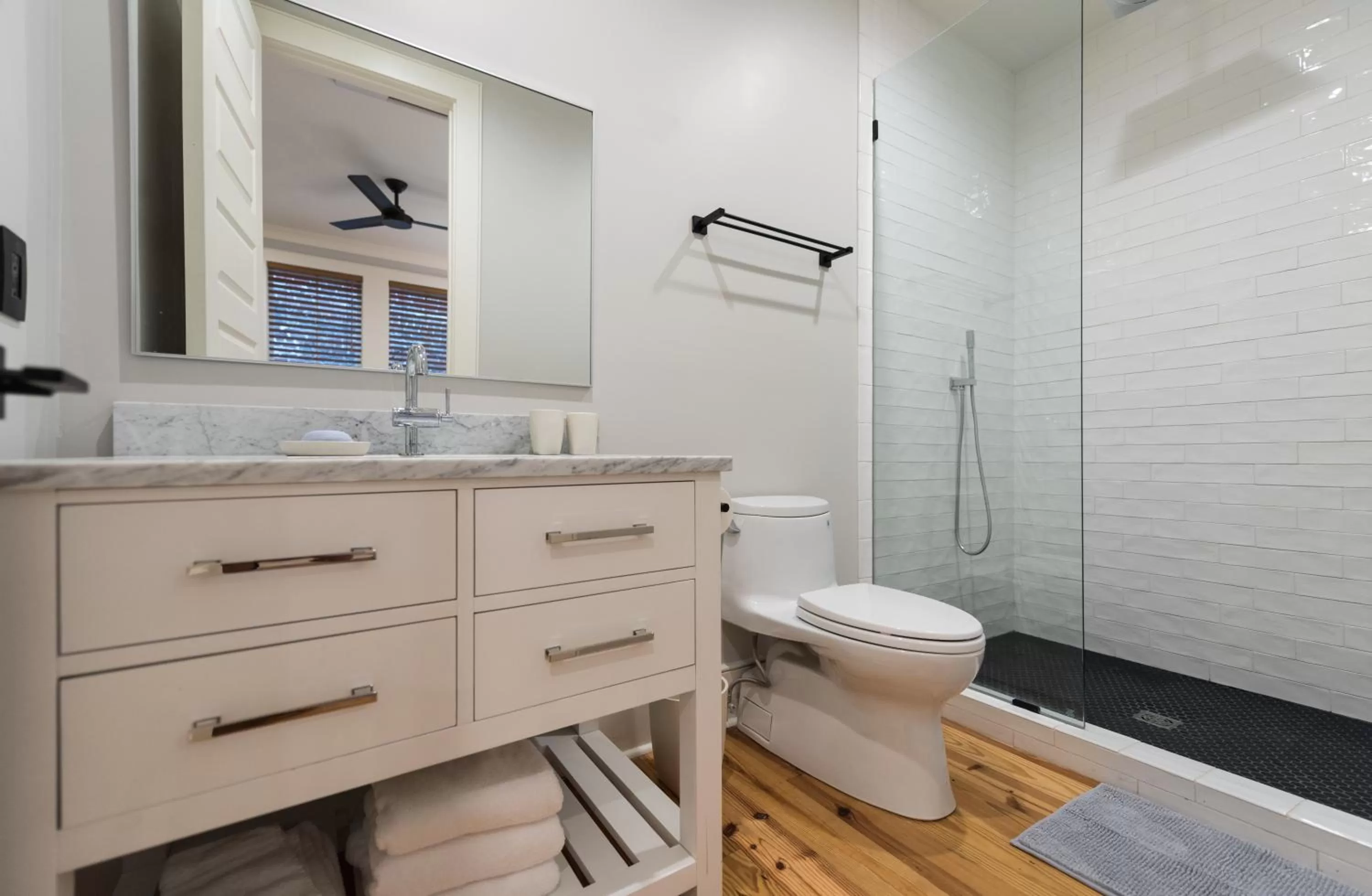 Shower in The Quarters on King