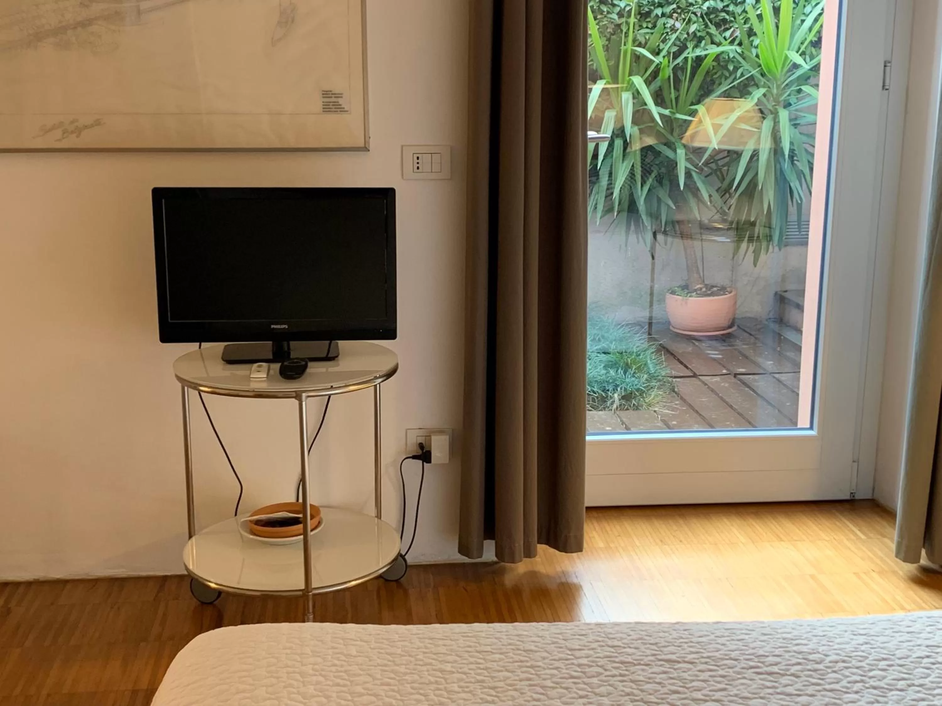 Patio, Bed in CASABELLA-LAGO MAGGIORE