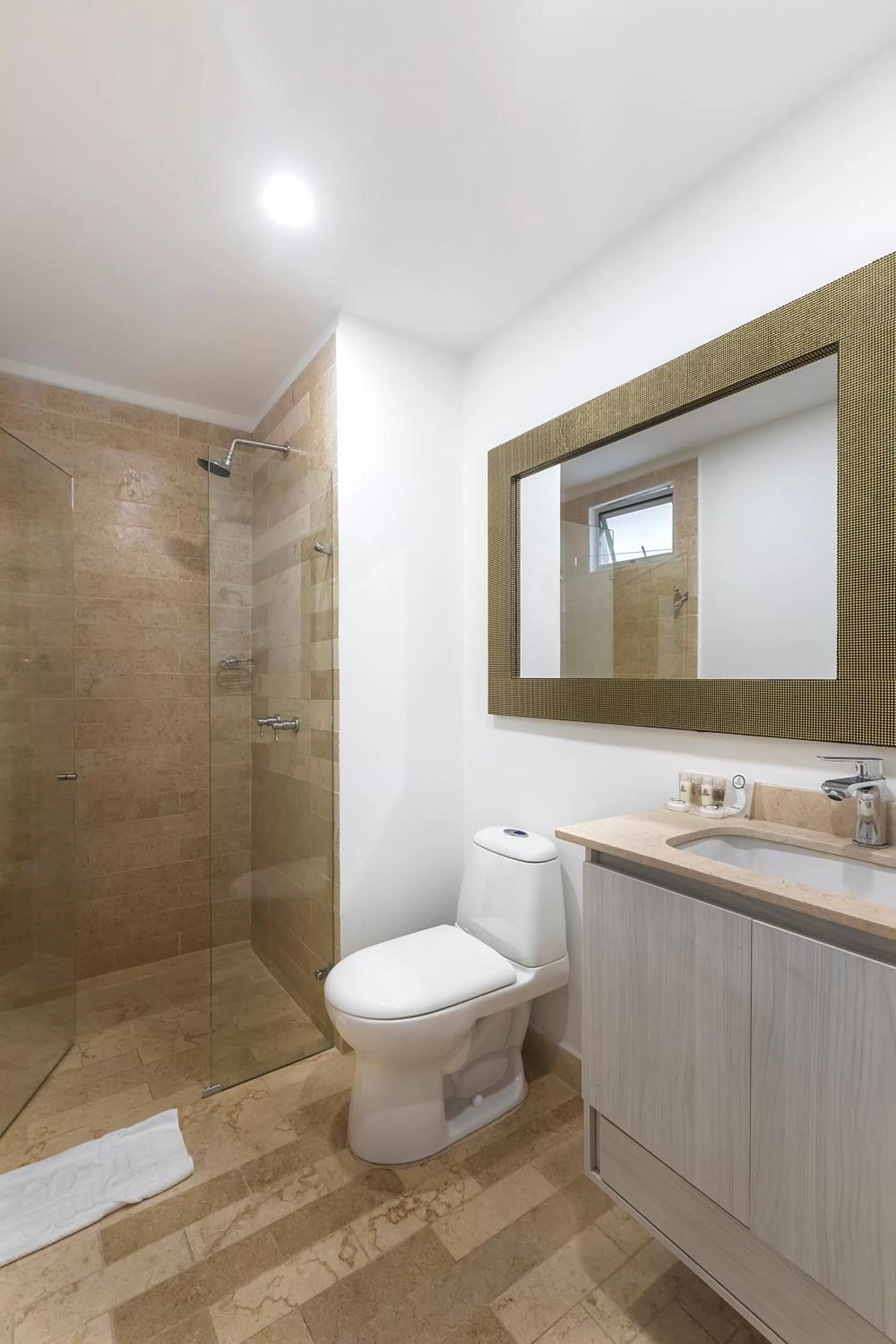 Bathroom in Hotel Madeiro