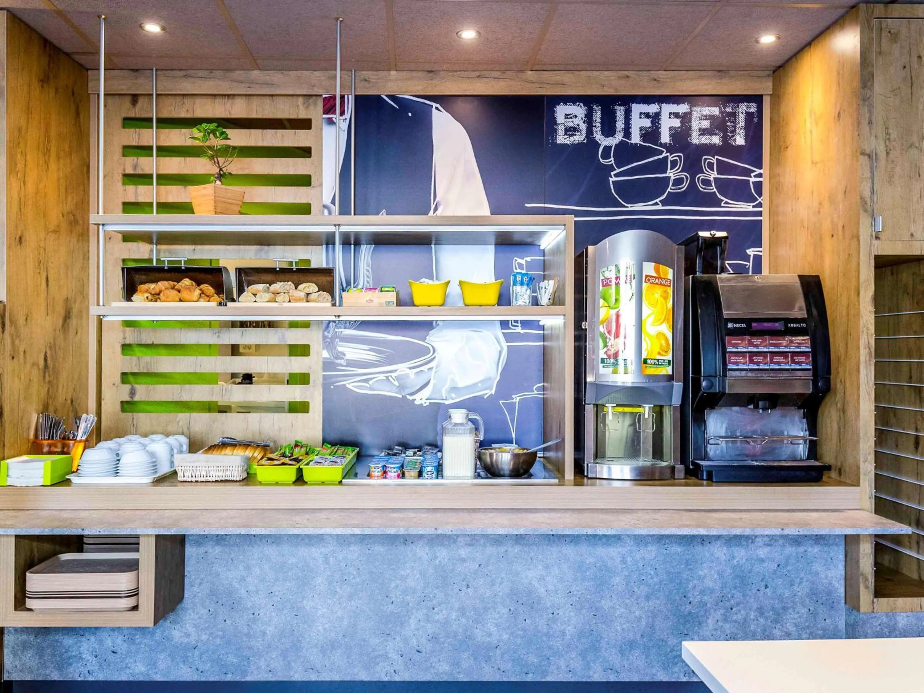 Restaurant/places to eat in Ibis Budget Marseille Timone