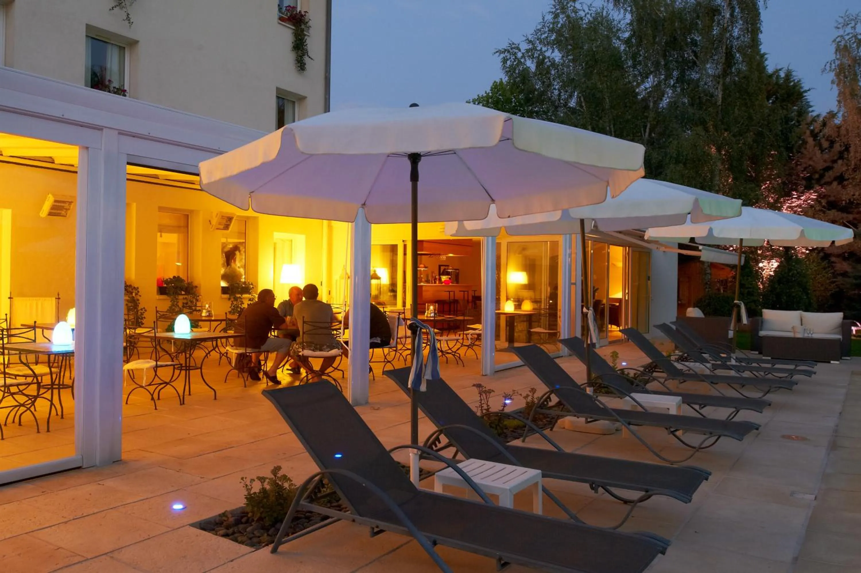 Restaurant/places to eat in Les Jardins D'Adalric