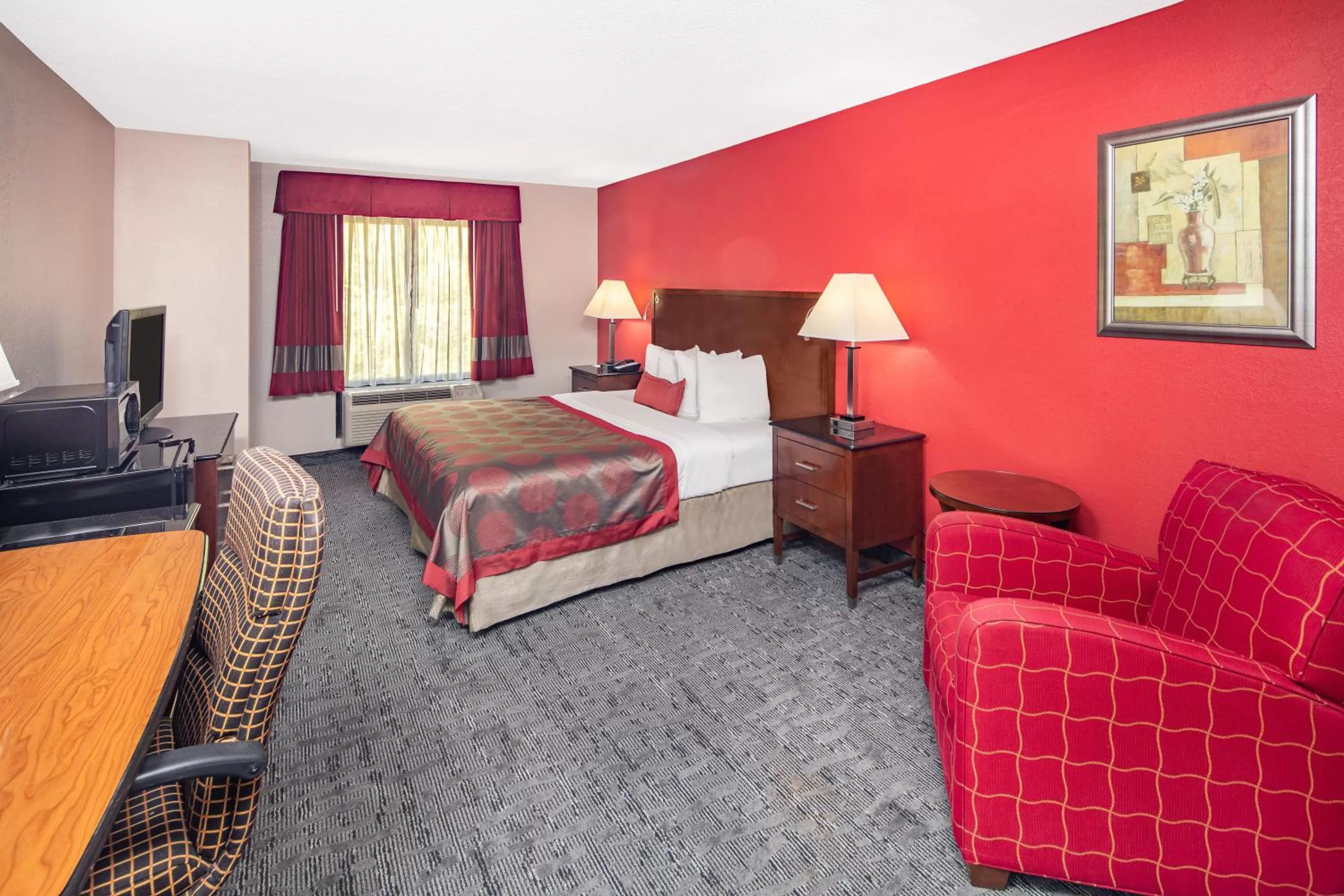 Photo of the whole room, Bed in Ramada by Wyndham Alpharetta Atlanta North