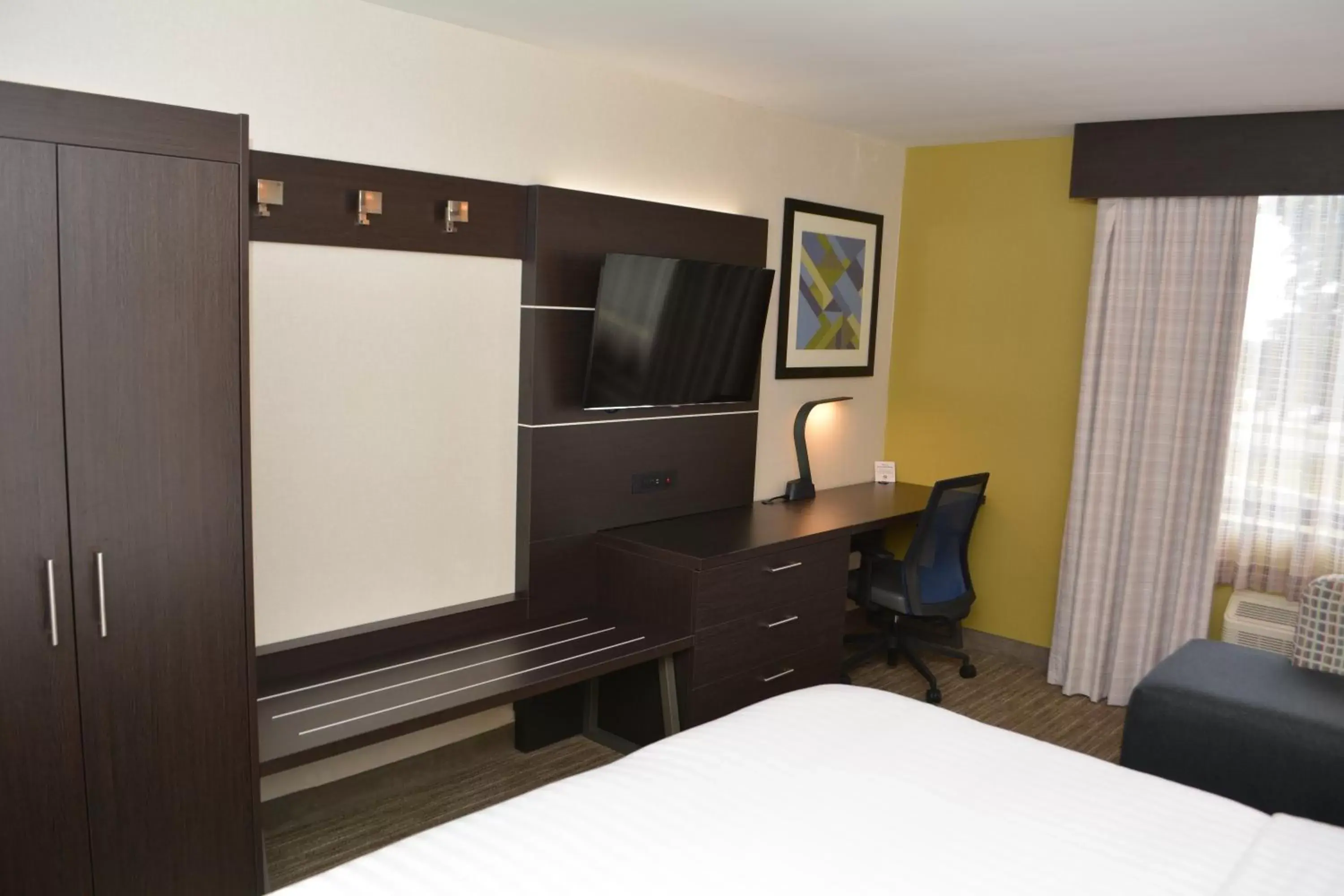 Standard King Room in Holiday Inn Express & Suites Waterville - North by IHG Standard King Room in Holiday Inn Express & Suites Waterville - North by IHG