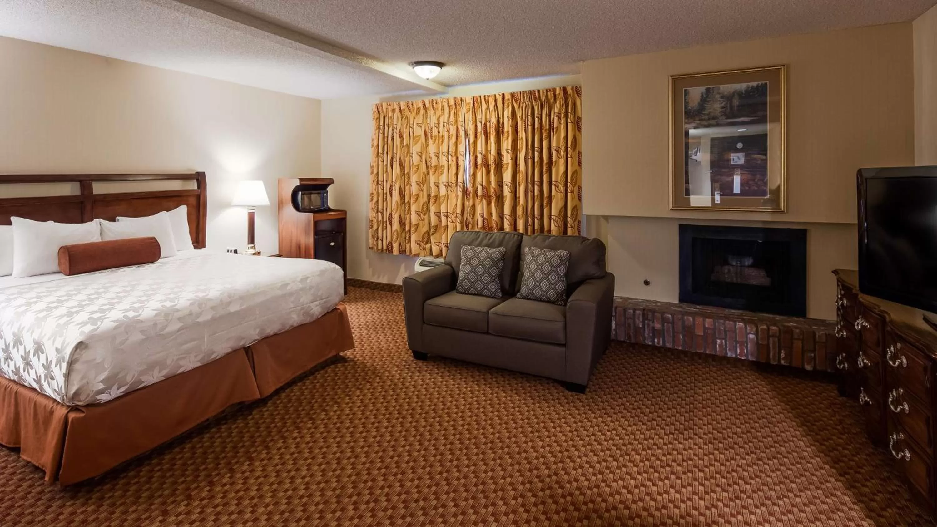 Photo of the whole room, Bed in SureStay Plus Hotel by Best Western Reno Airport