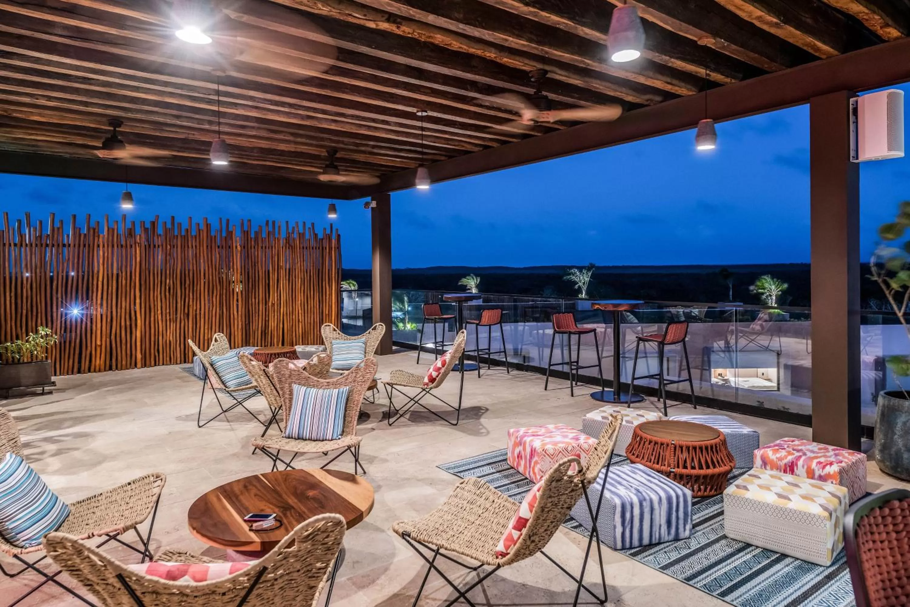 Lounge or bar in Aloft Tulum