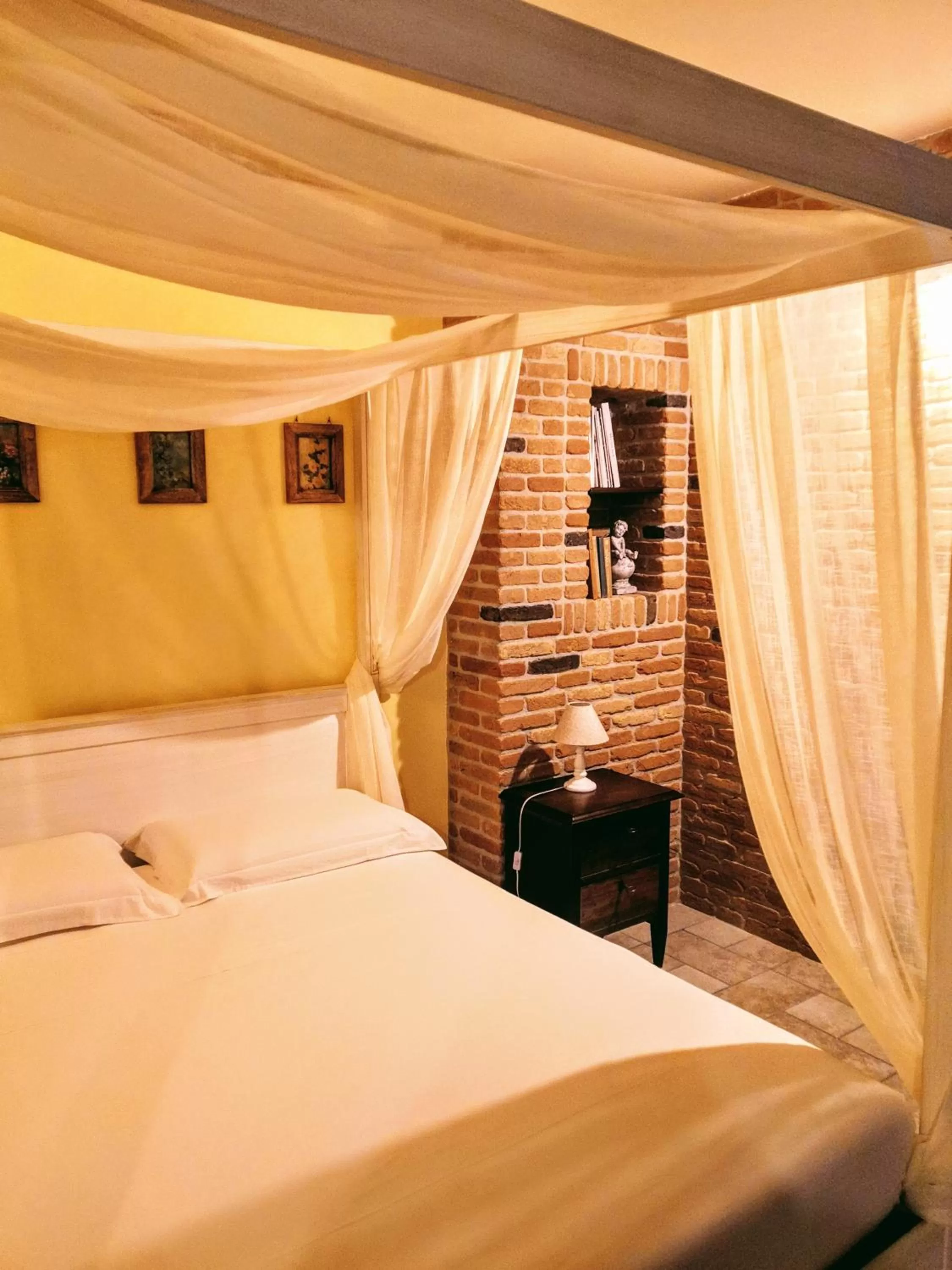 Bed in BORGO LUNA b&b