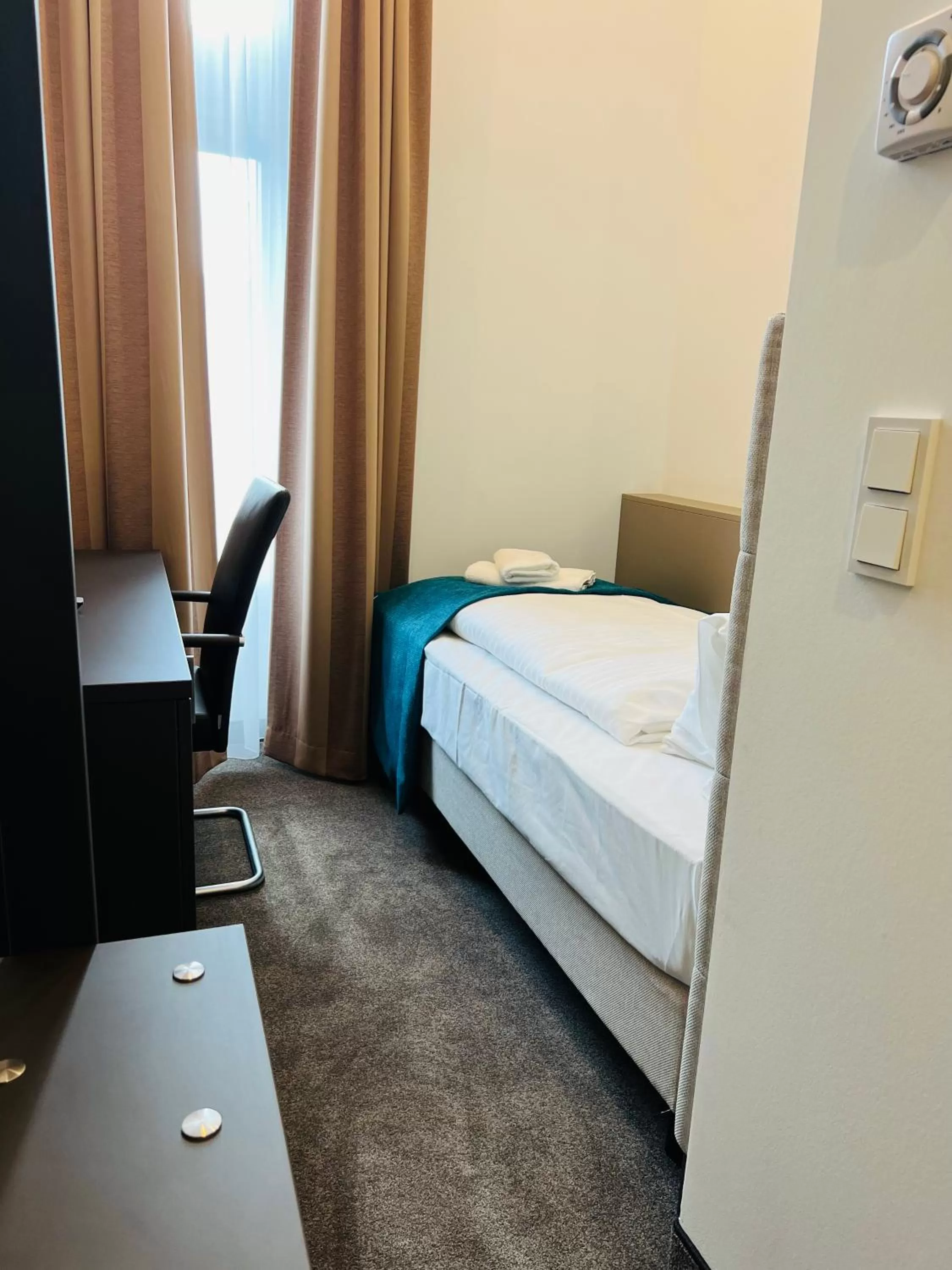 Photo of the whole room, Bed in The Monument Hotel - BW Signature Collection