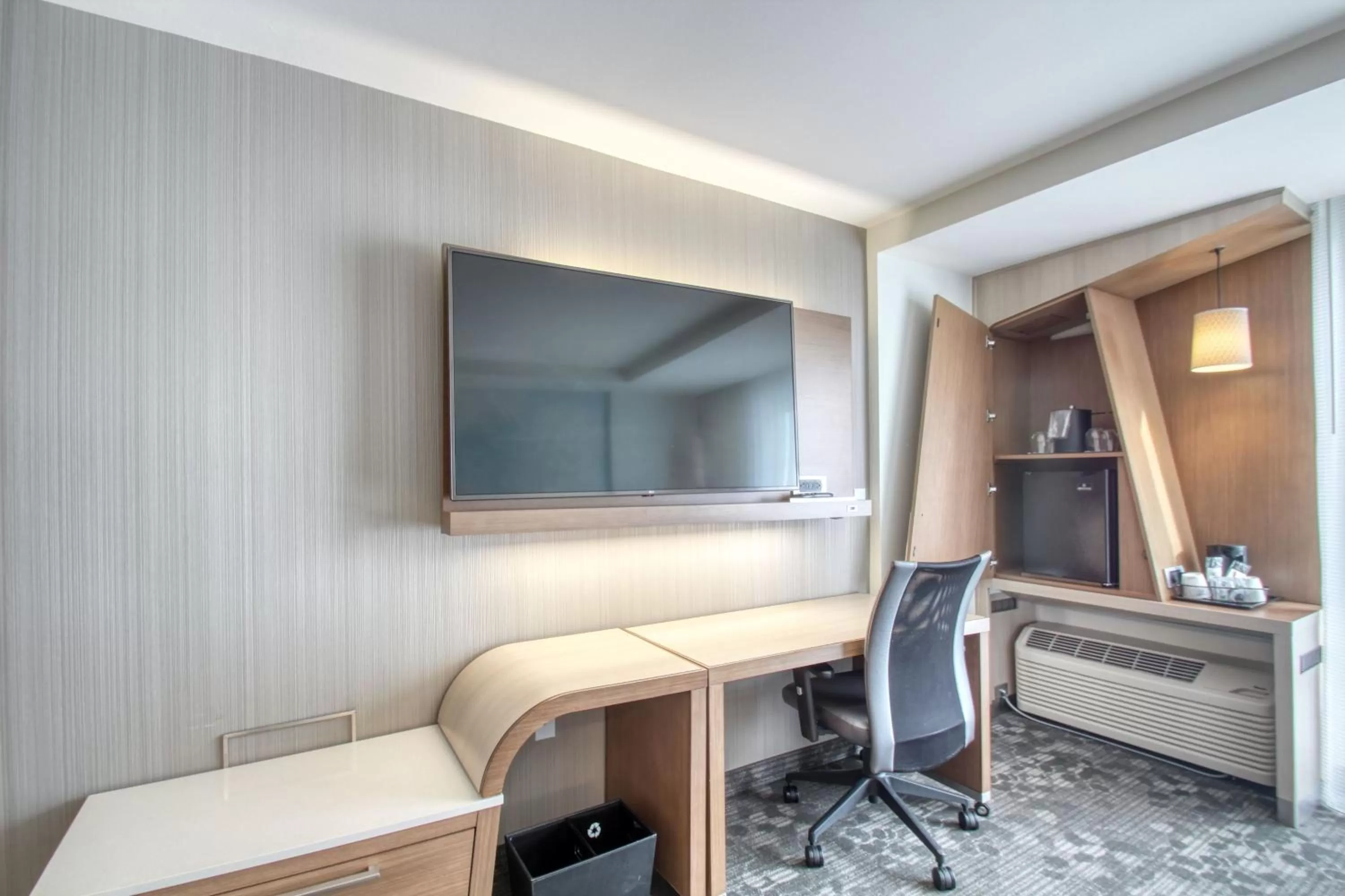 Photo of the whole room in Courtyard by Marriott Fargo