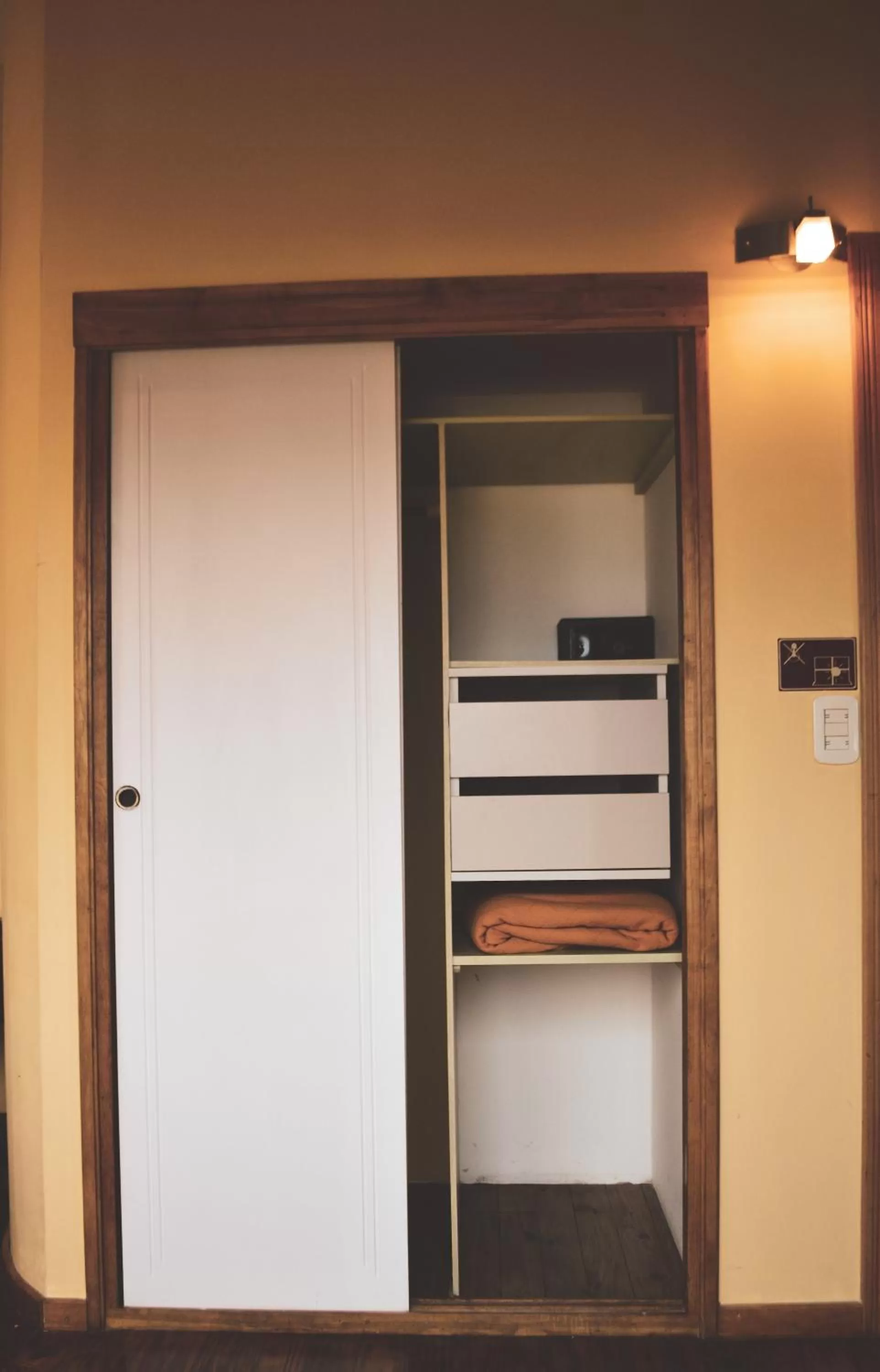 wardrobe in Hosteria Foike
