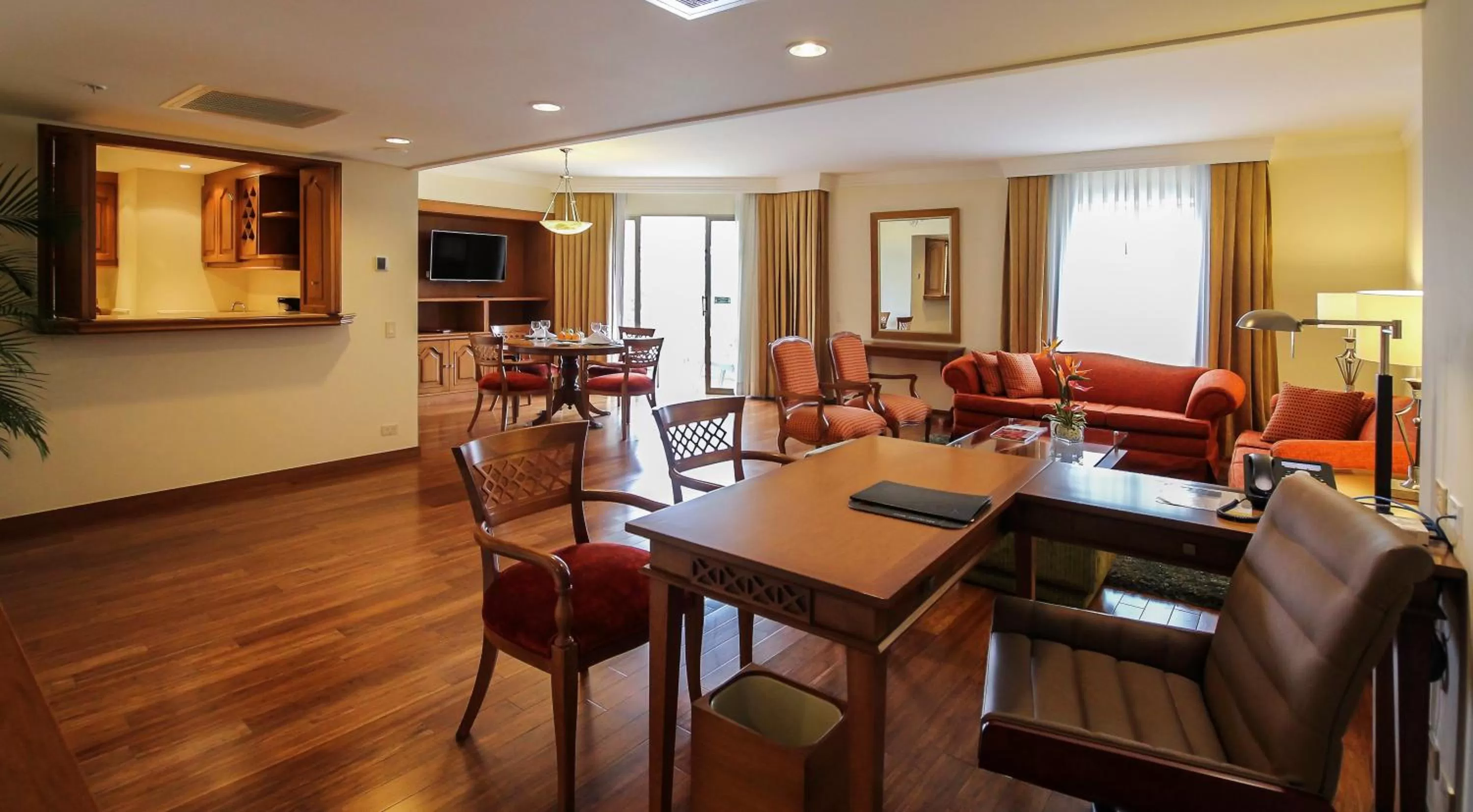 Photo of the whole room in Hotel Intercontinental Cali by IHG