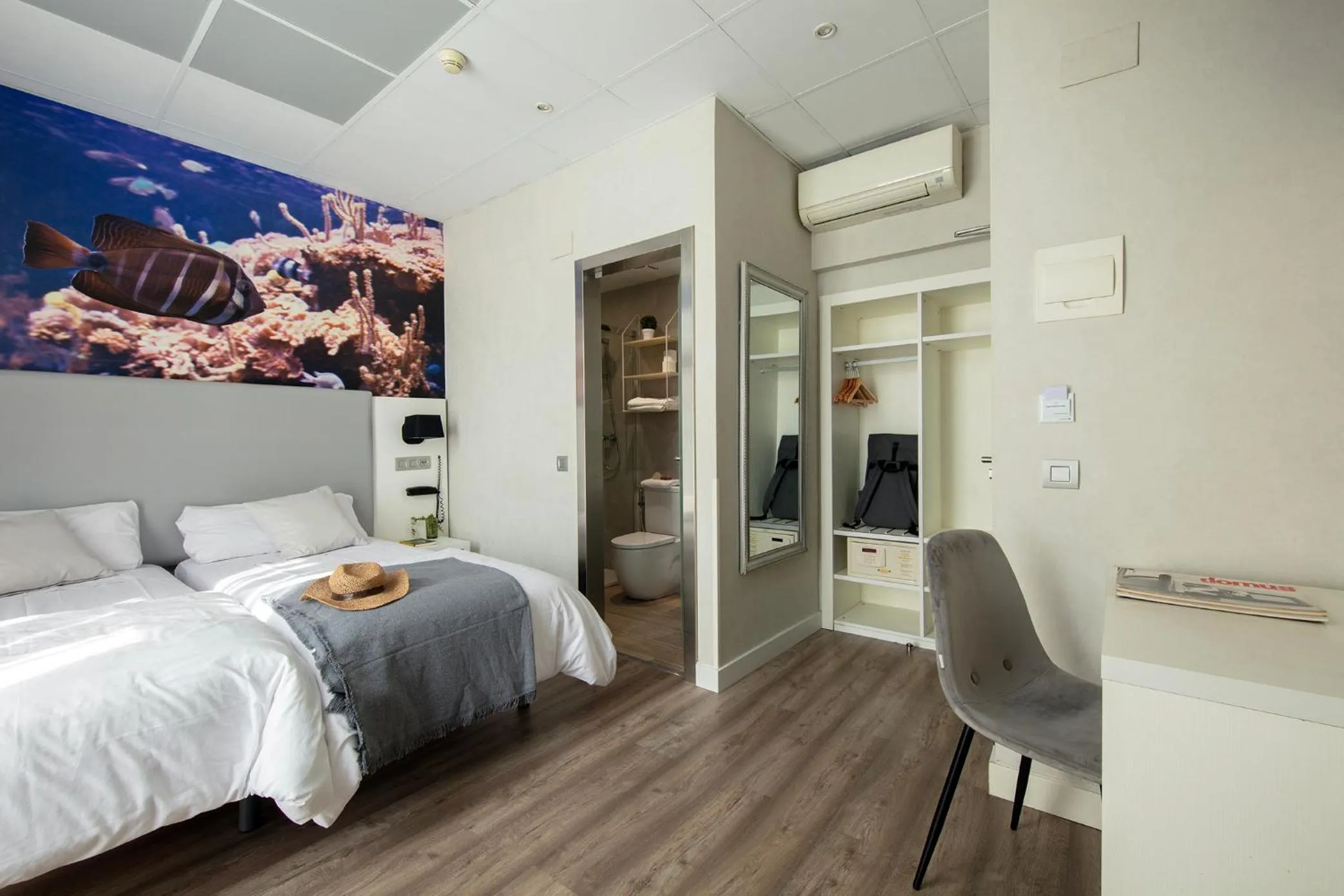 Photo of the whole room, Bed in Standbyme Ramblas