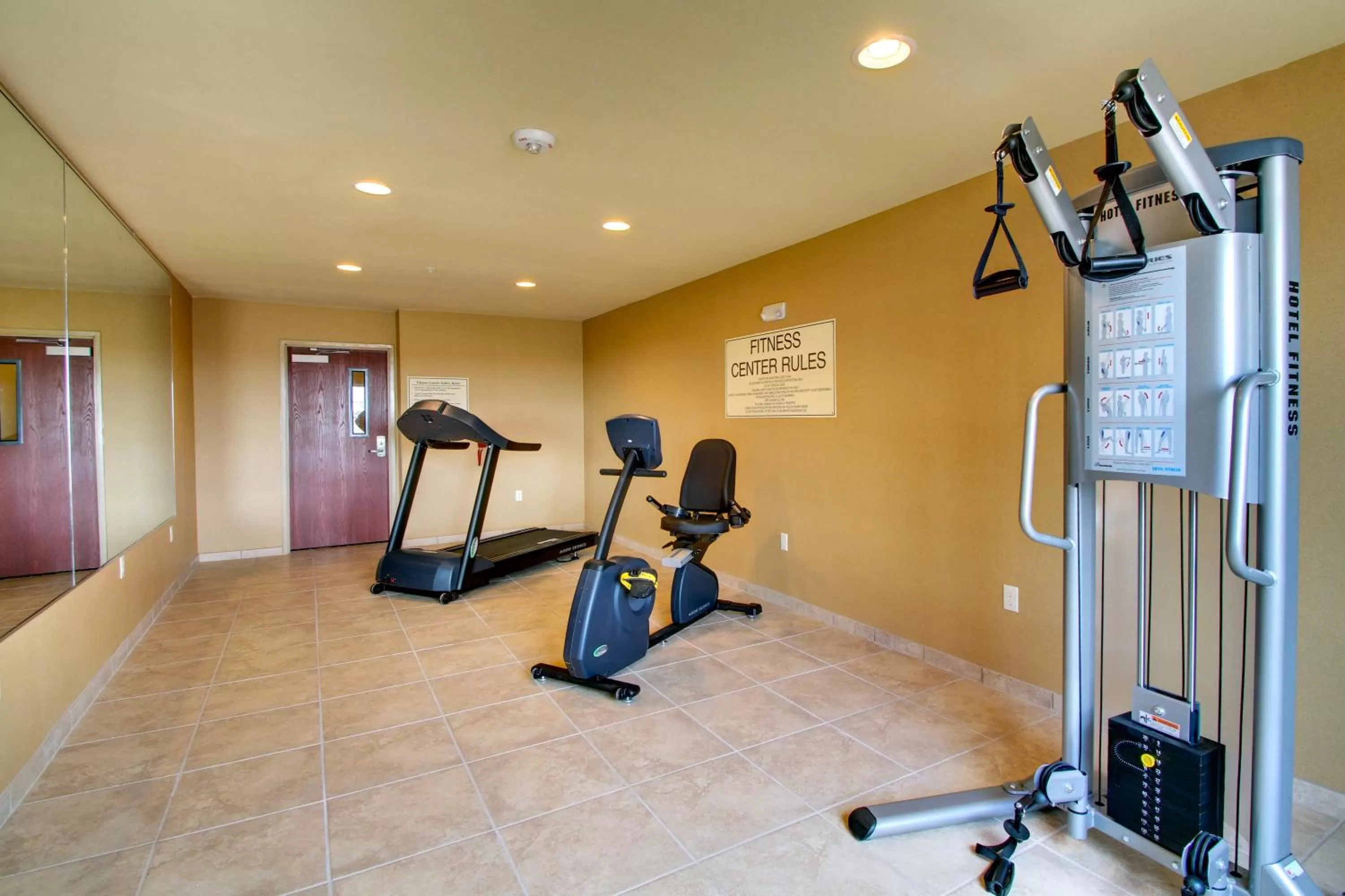 Fitness centre/facilities in Stanton Inn and Suites