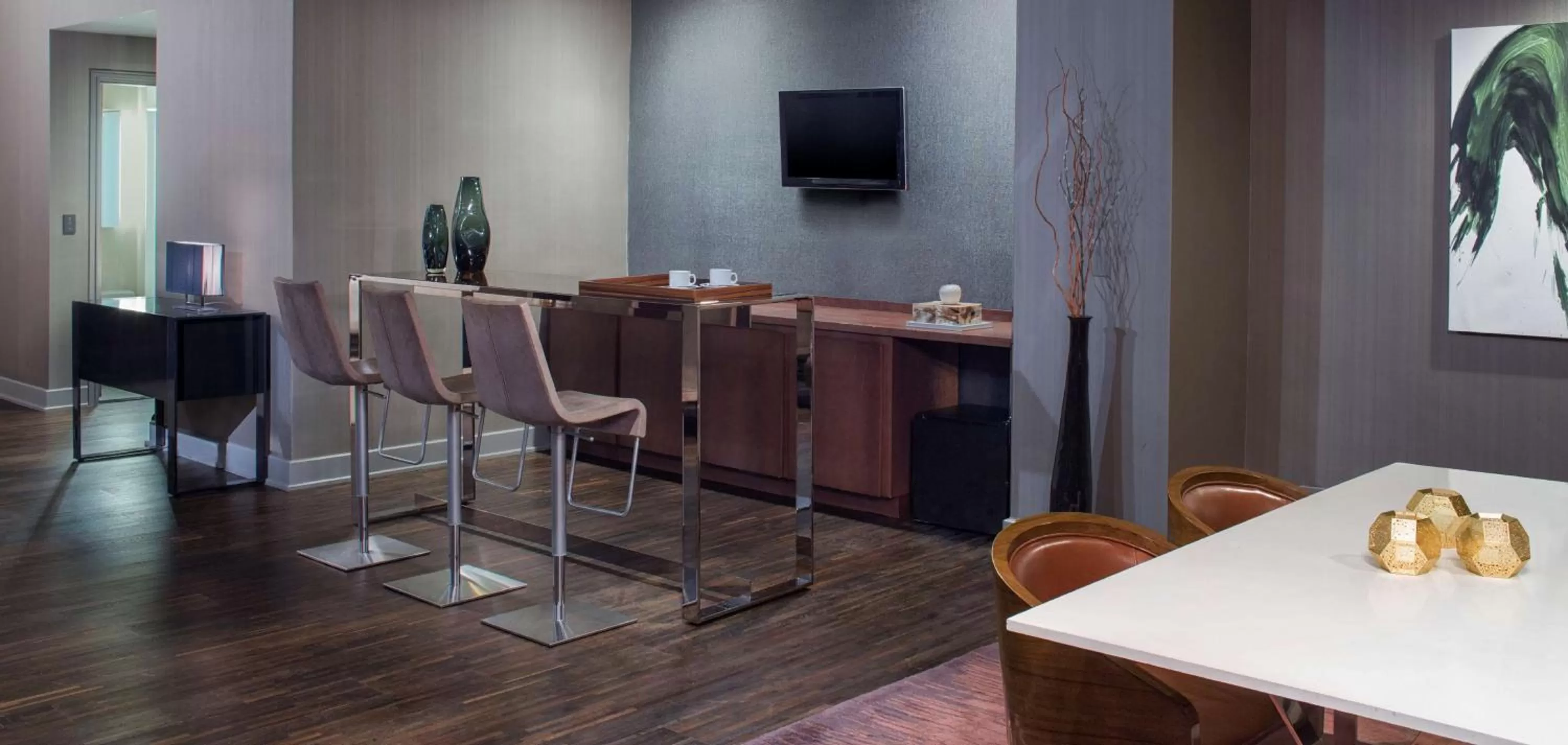 Photo of the whole room in Hyatt Grand Central New York