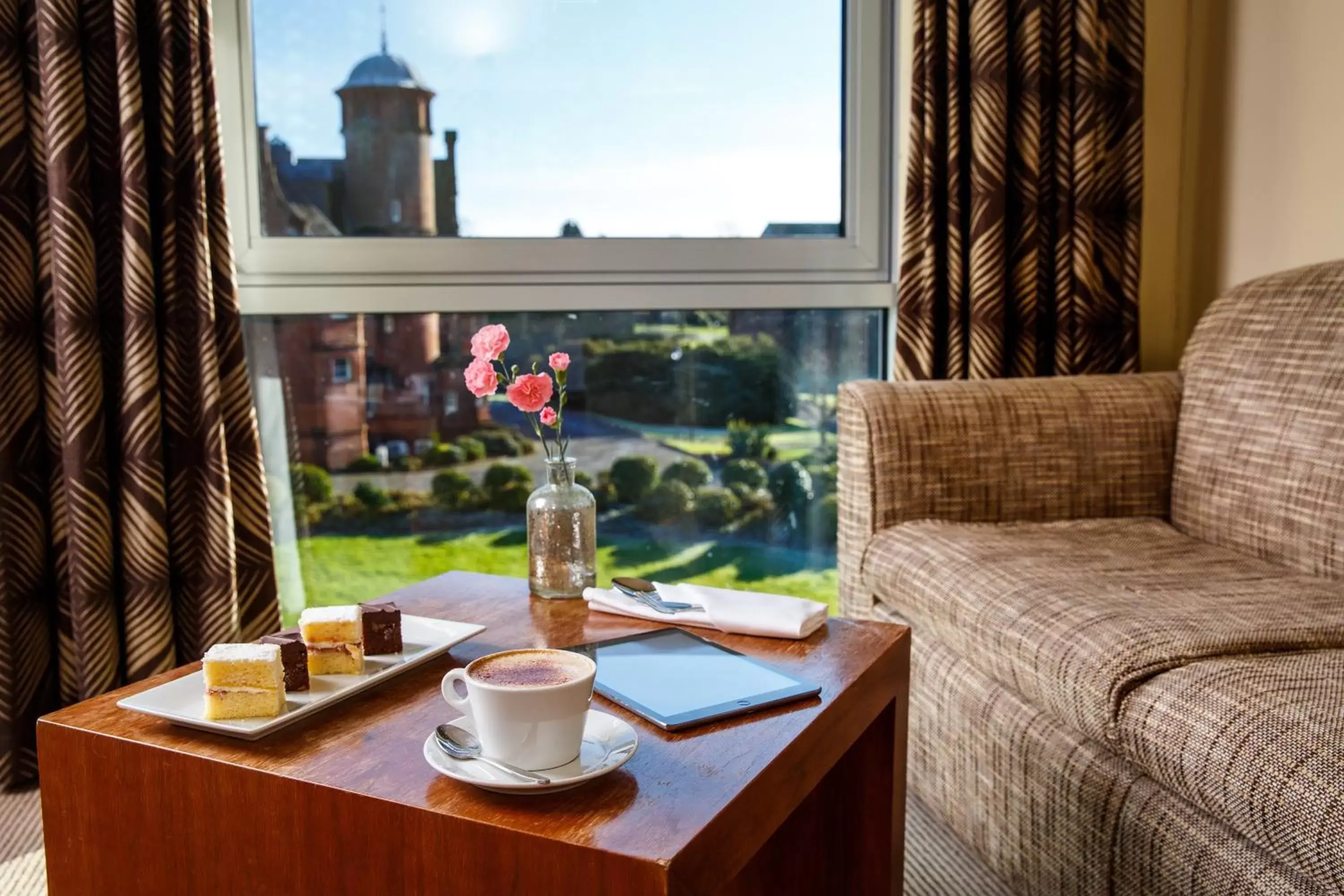 King Room with Sofa Bed and Garden View in Holiday Inn Dumfries, an IHG Hotel King Room with Sofa Bed and Garden View in Holiday Inn Dumfries, an IHG Hotel