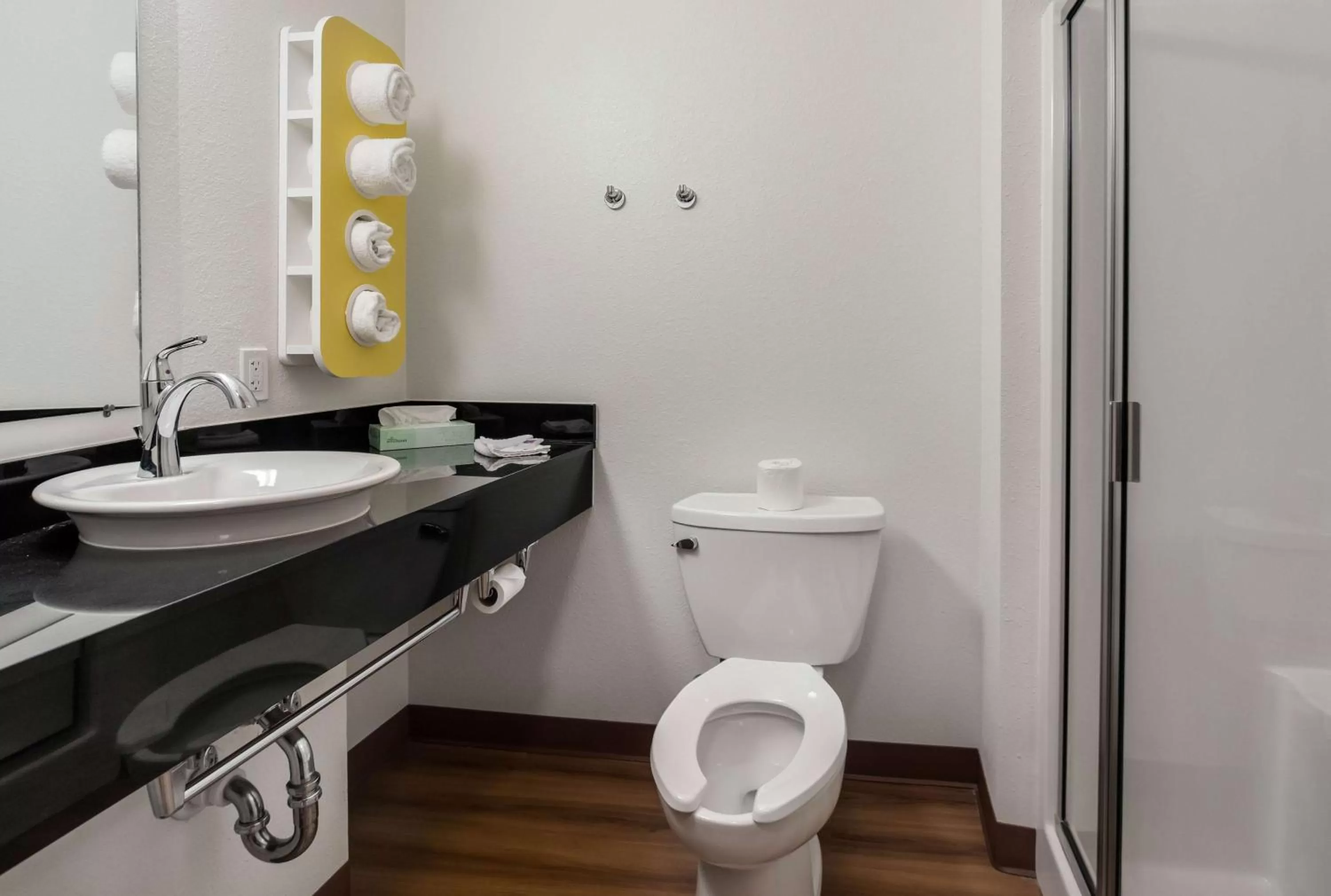 Bathroom in Motel 6 Poplar Bluff, MO