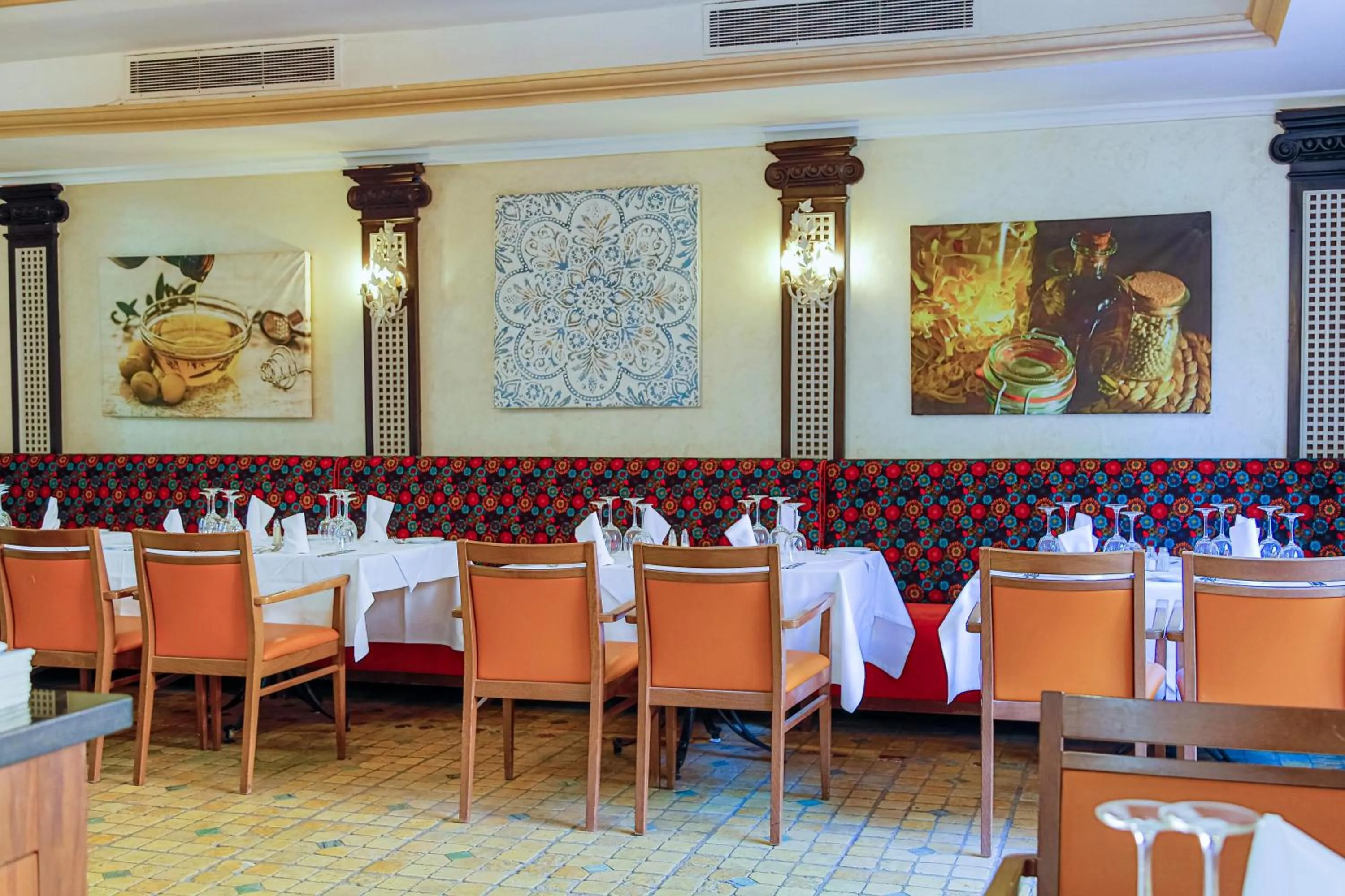 Restaurant/places to eat in Rose Aqua Park Hotel