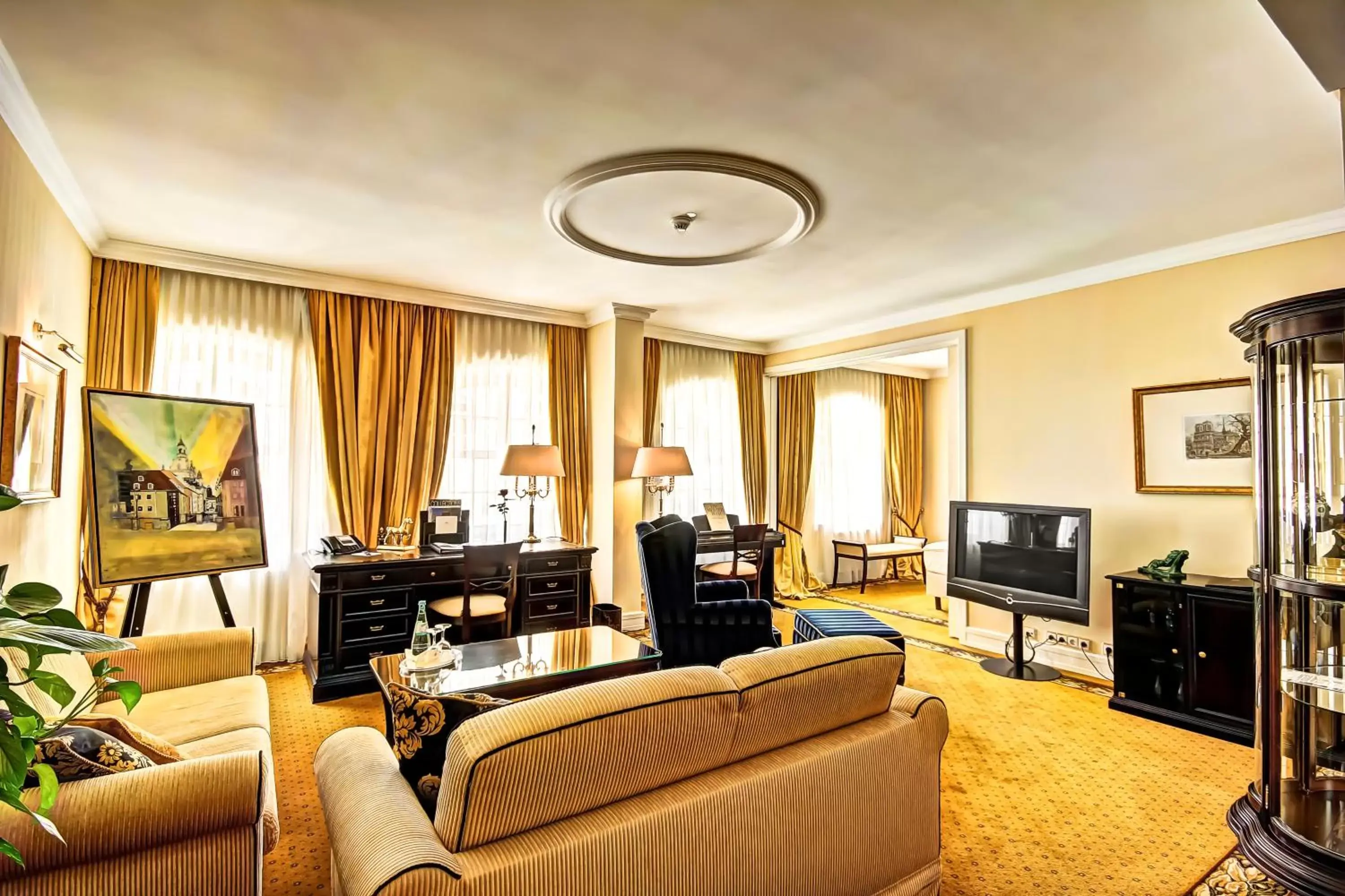 Executive Suite in Hotel Suitess Executive Suite in Hotel Suitess