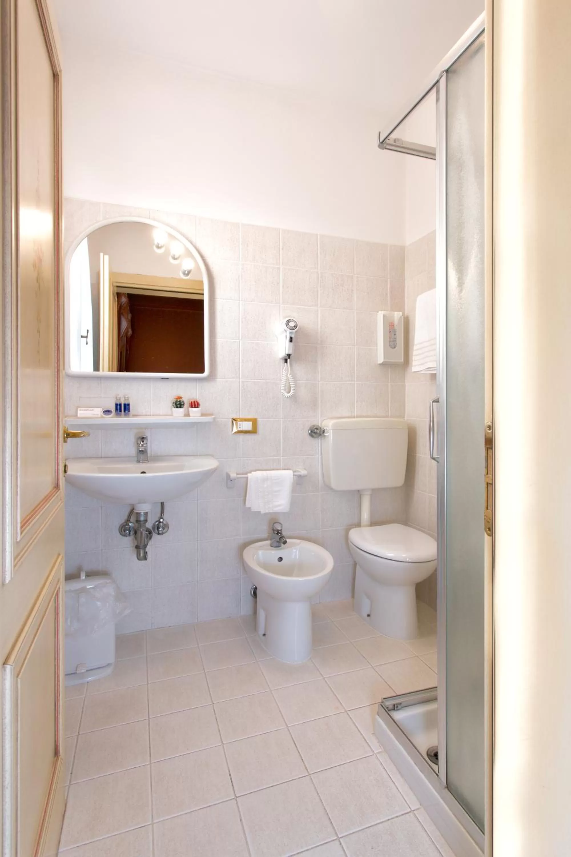 Shower in Hotel Conterie