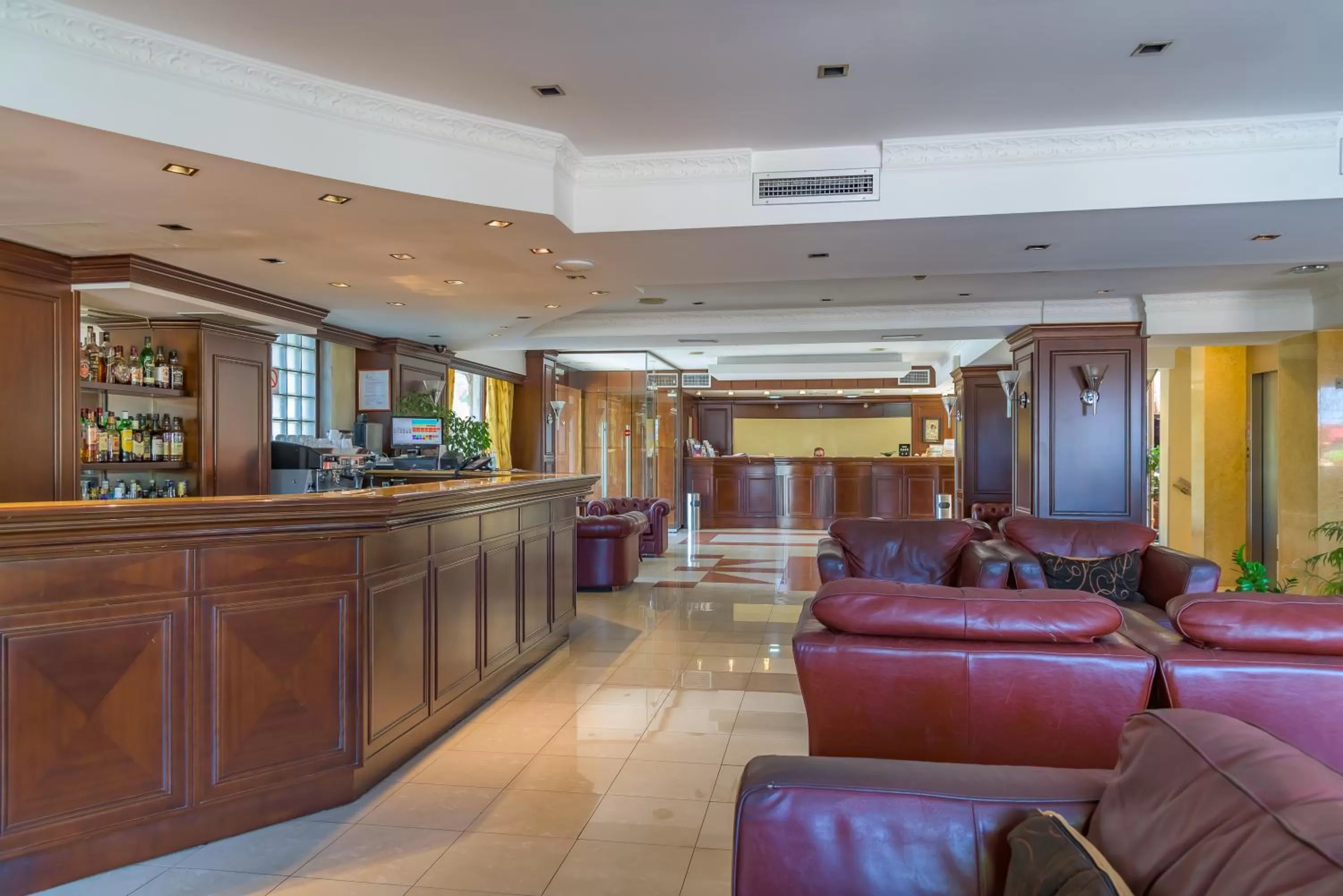 Lounge or bar in Avalon Airport Hotel Thessaloniki