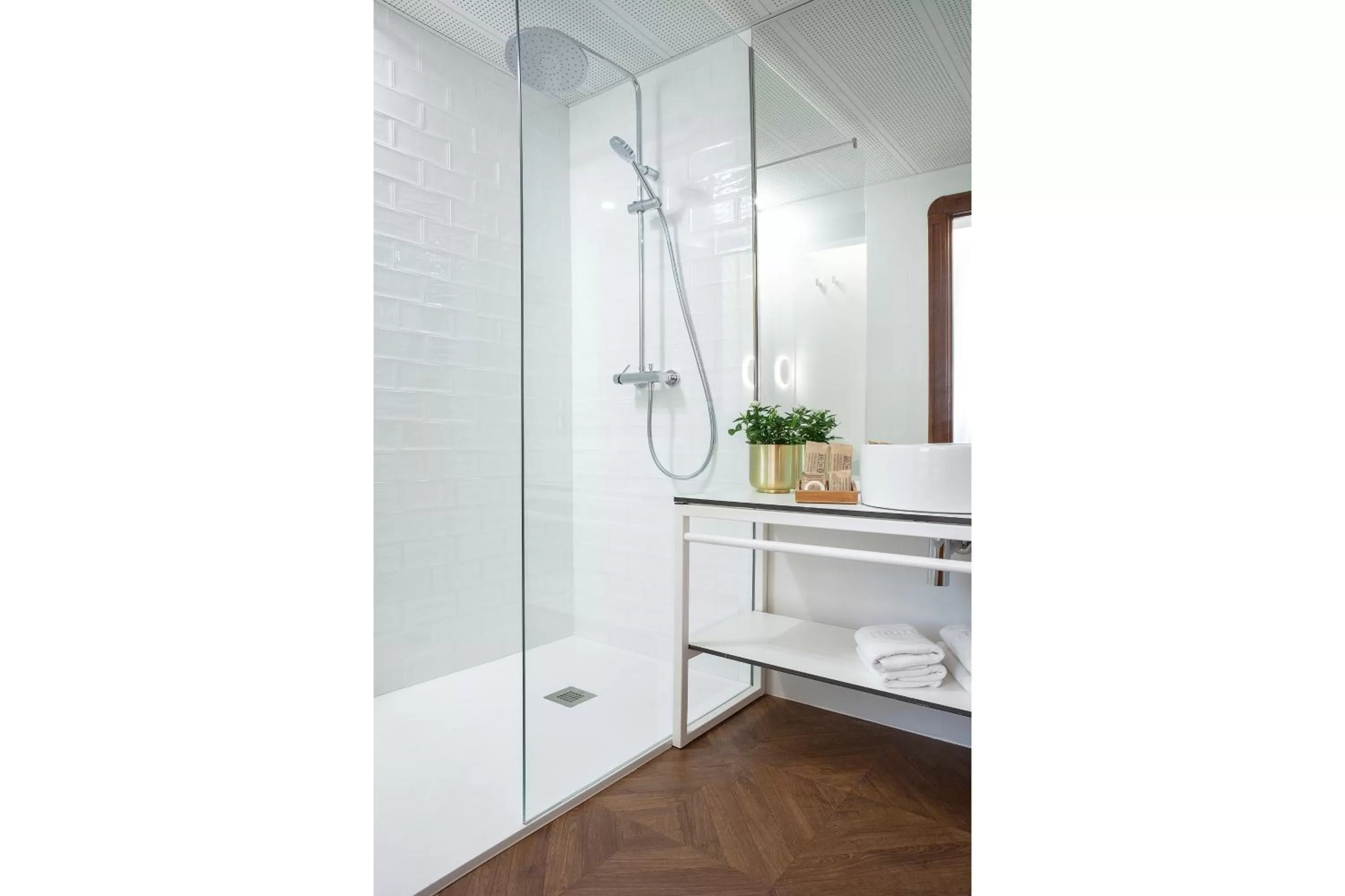 Bathroom in Gaudi Hotel