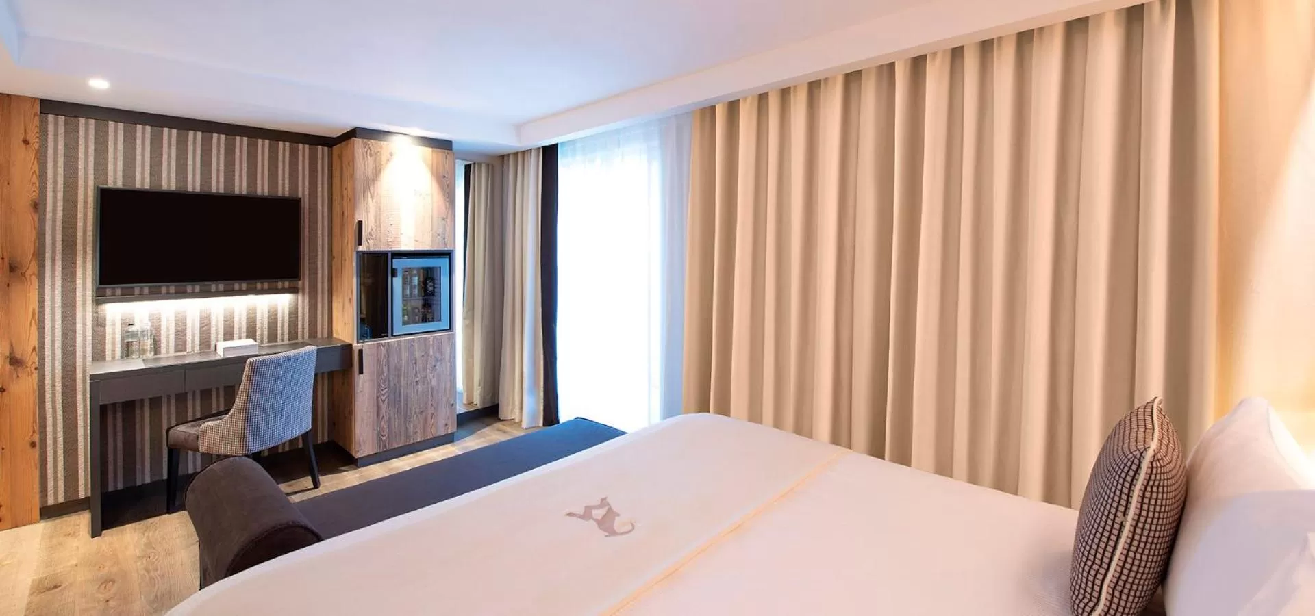 TV and multimedia, Bed in Le Massif Hotel & Lodge Courmayeur The Leading Hotels of the World