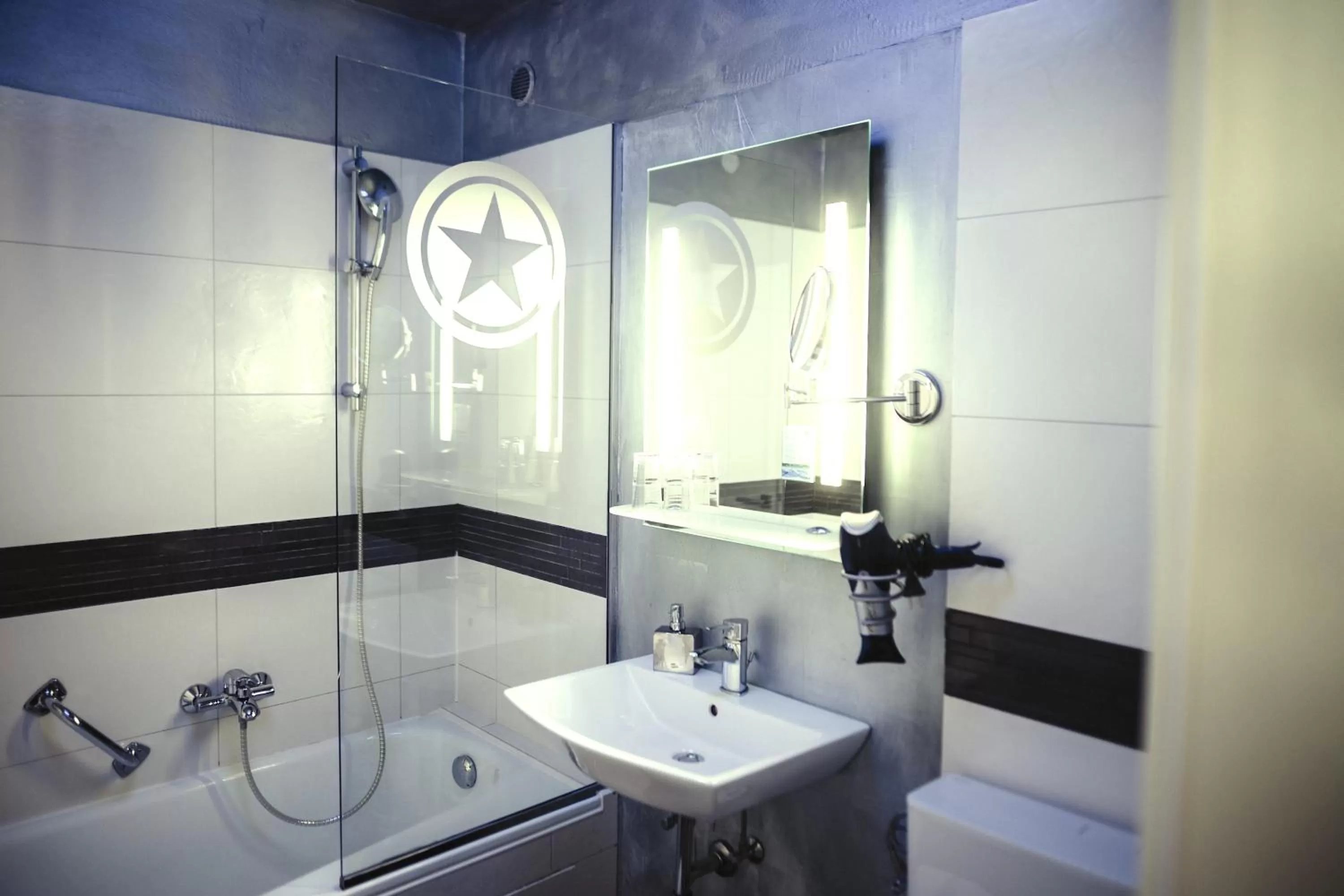 Shower, Bathroom in Das Hotel Stern 24h self-check-in
