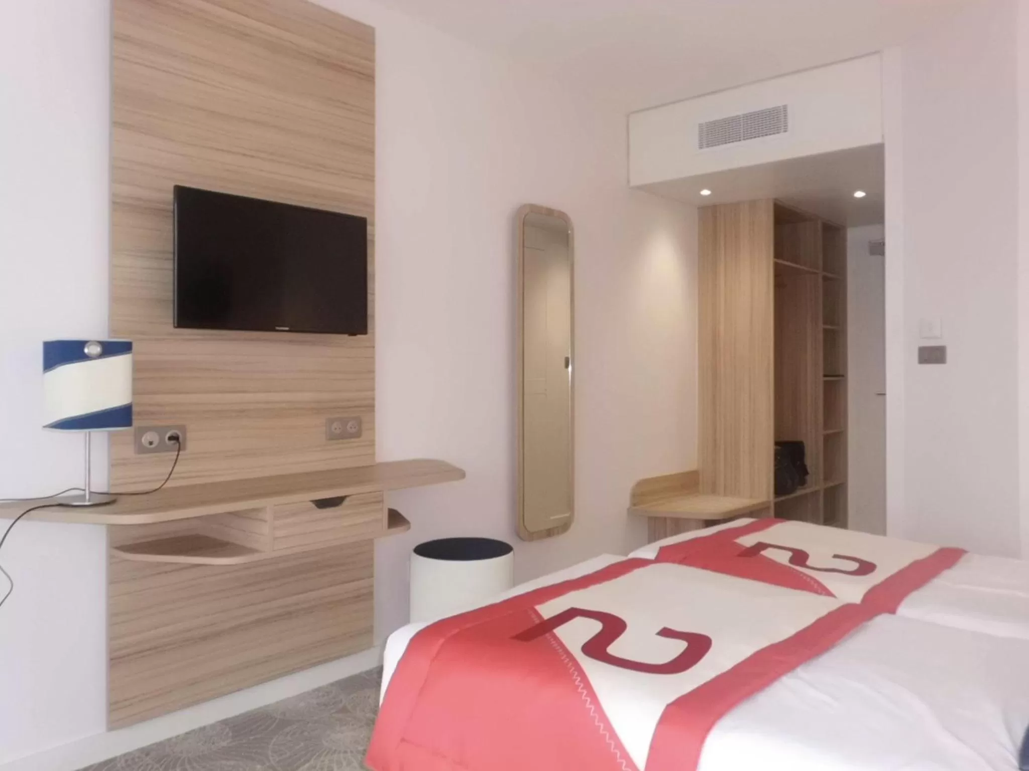 TV and multimedia, Bed in Hotel Club Le Plein Sud Vacances Bleues