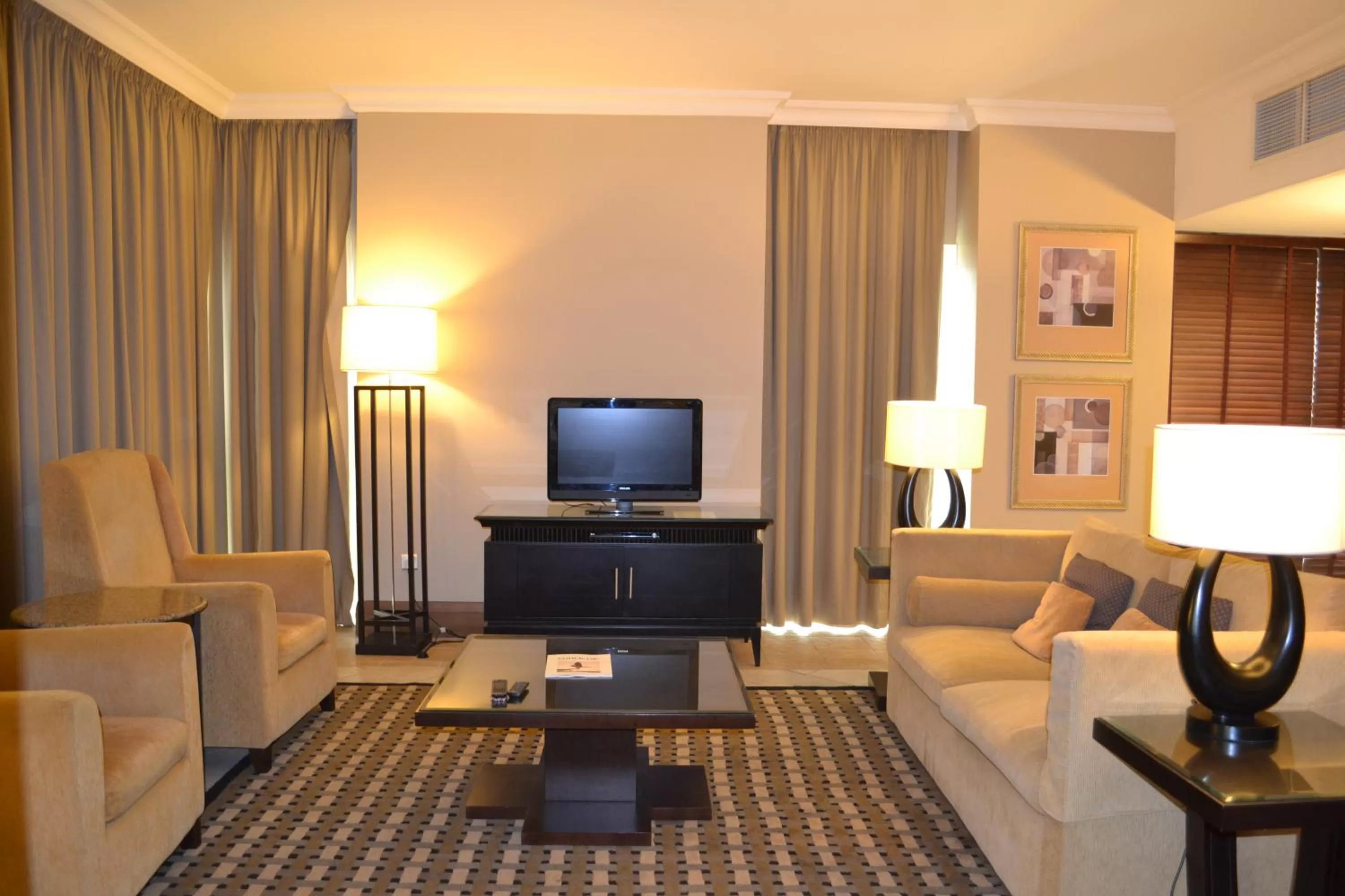 Living room in Sheraton Khalidiya Hotel