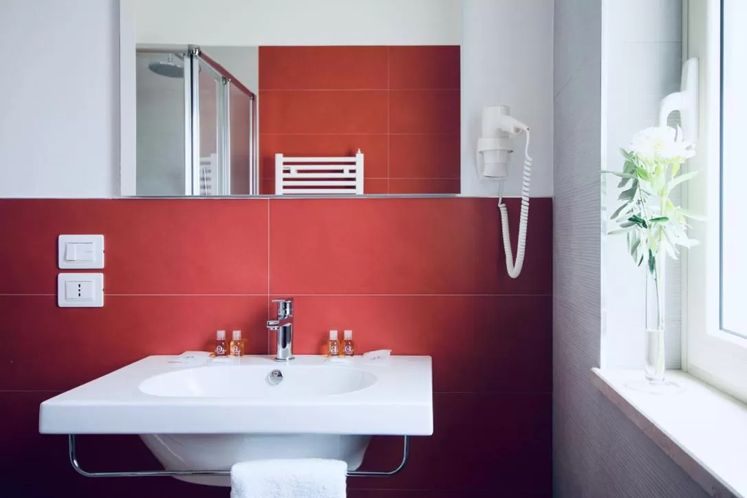 Bathroom in Hotel Olivò