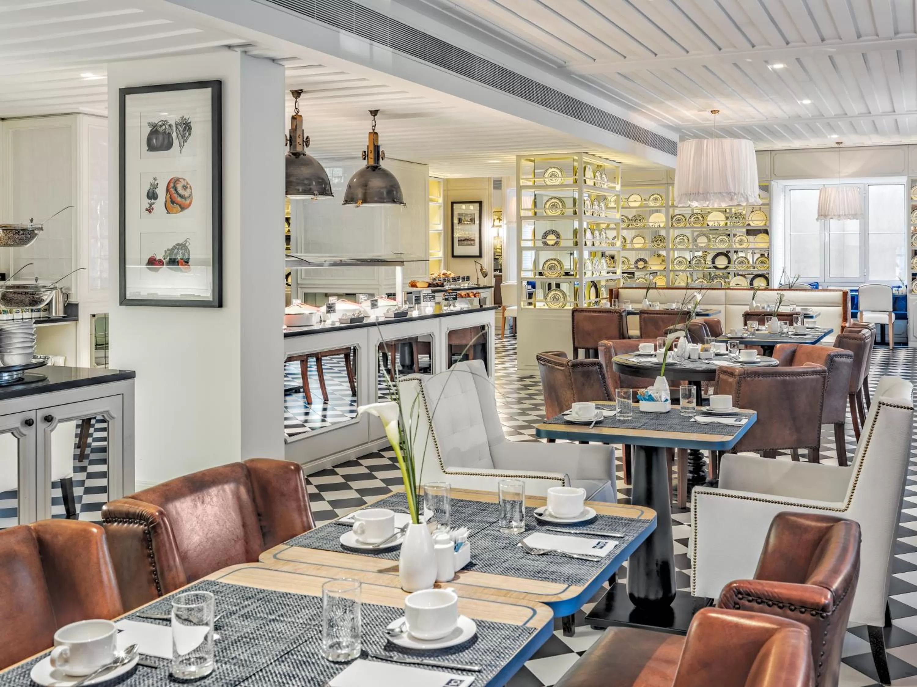 Dining area in H10 Duque de Loule