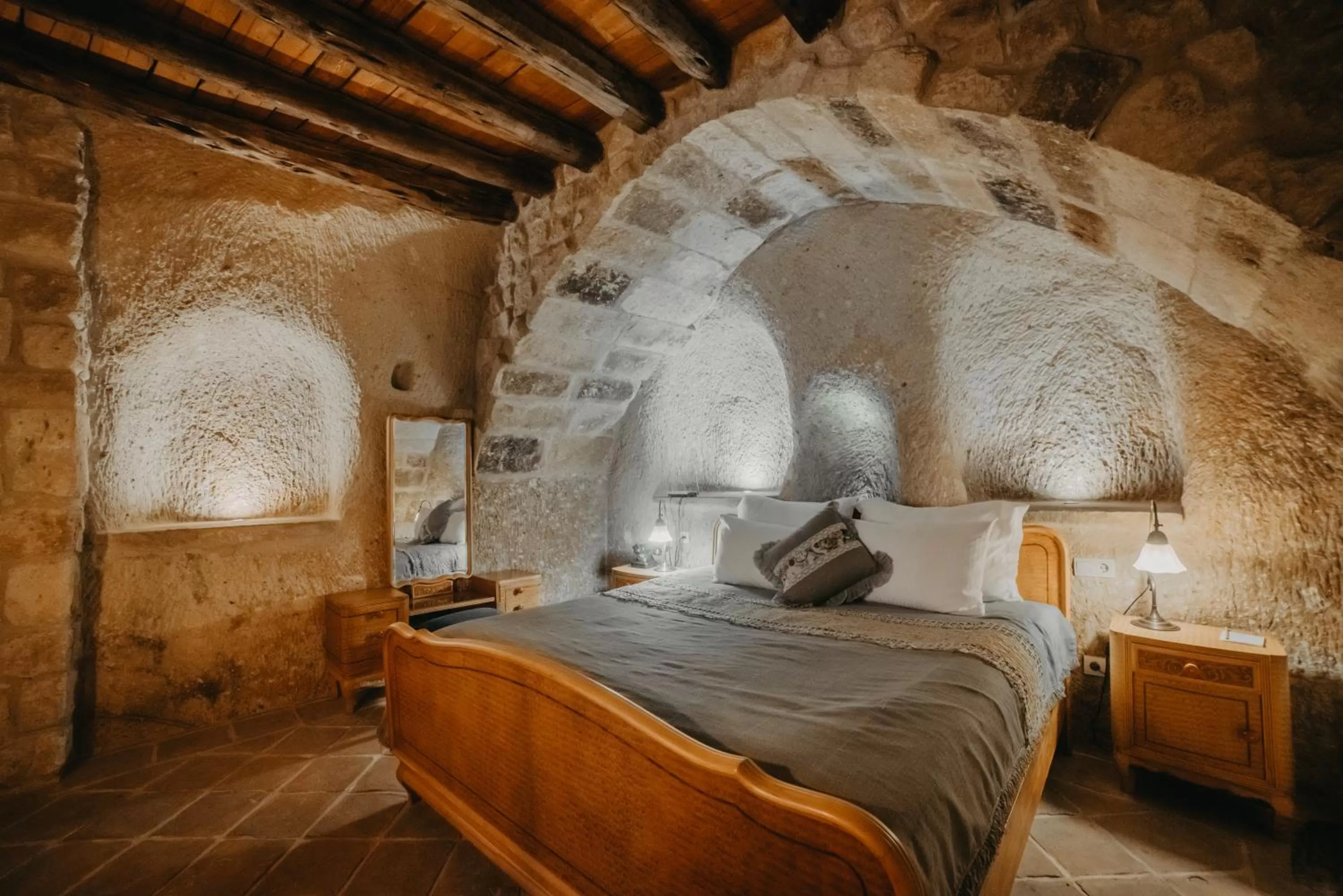 Photo of the whole room, Bed in Dere Suites Cappadocia