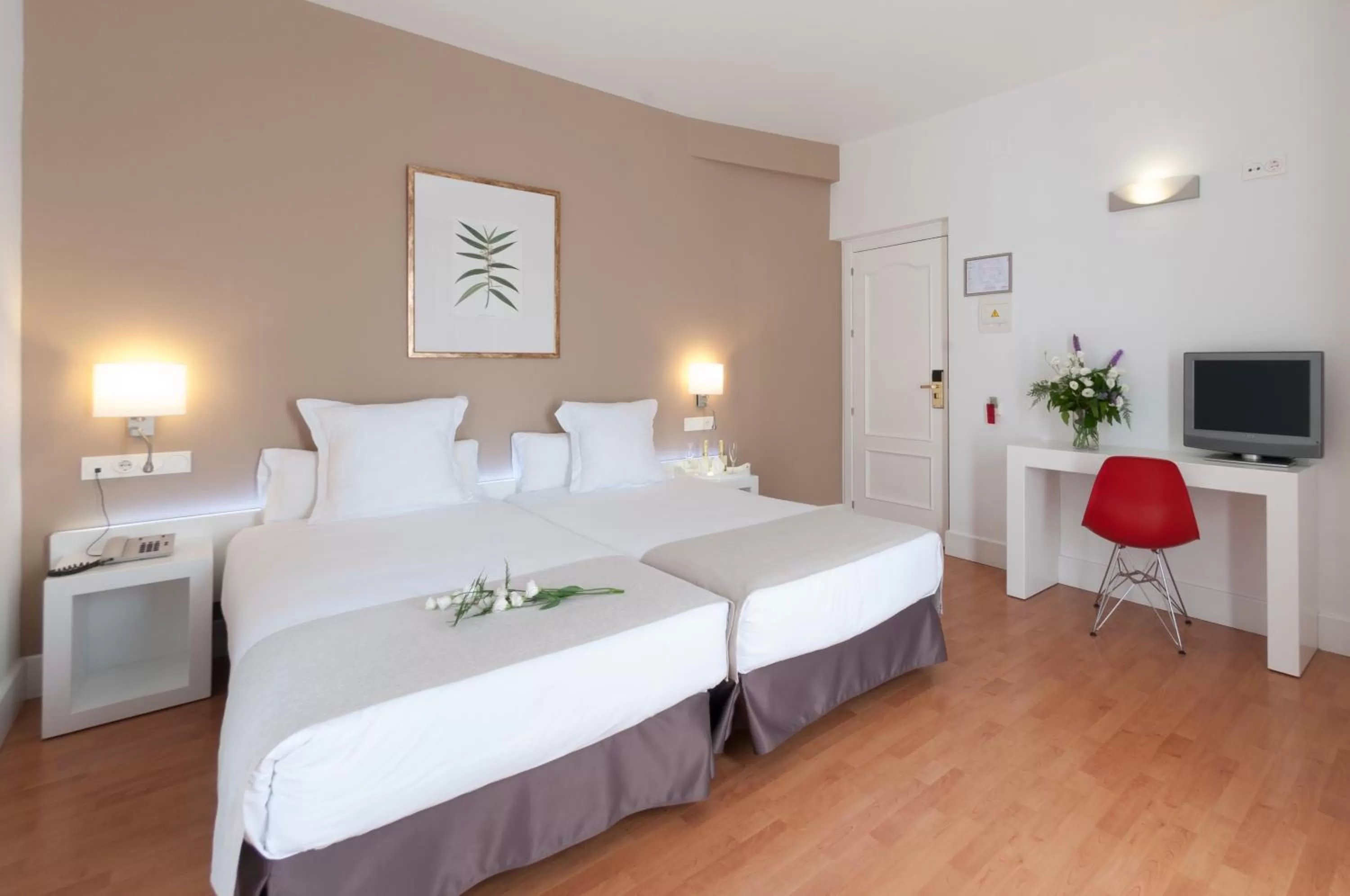 Photo of the whole room, Bed in Hotel Alcázar