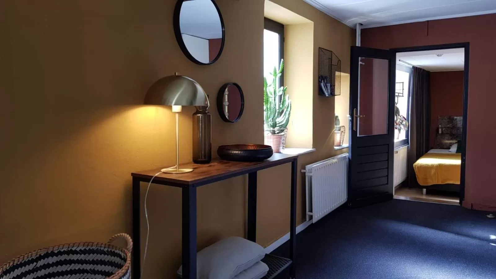 Bed, TV/Entertainment Center in Valkenhof