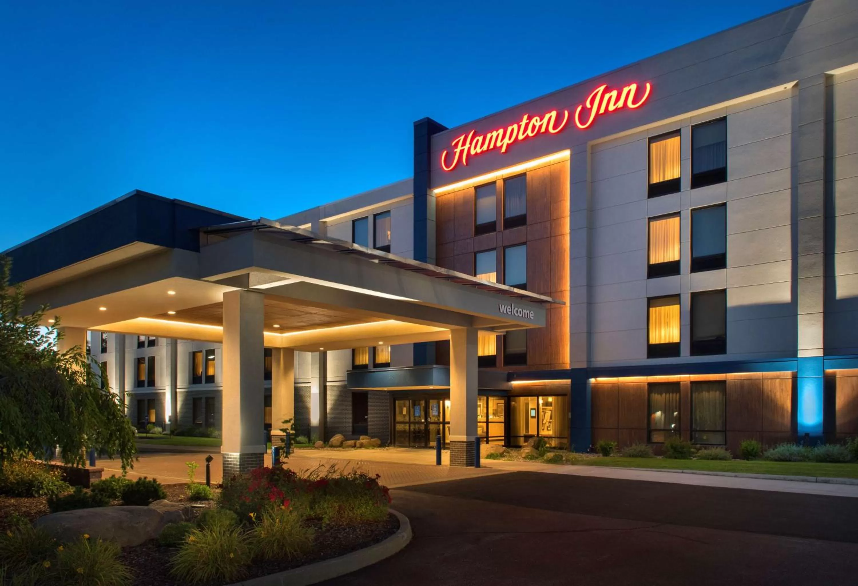 Property building in Hampton Inn Middletown
