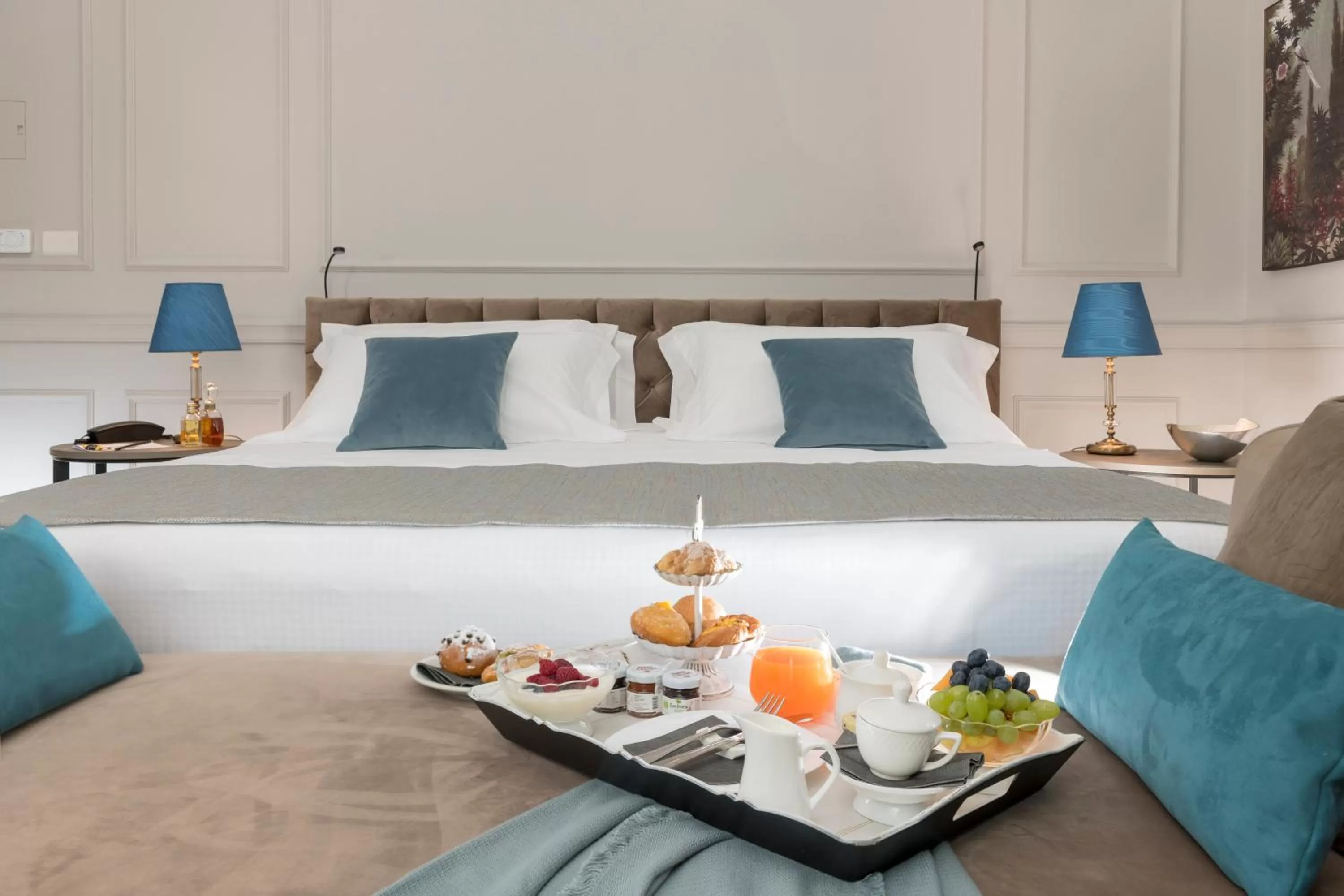 Bed in Hotel La Ville Rome