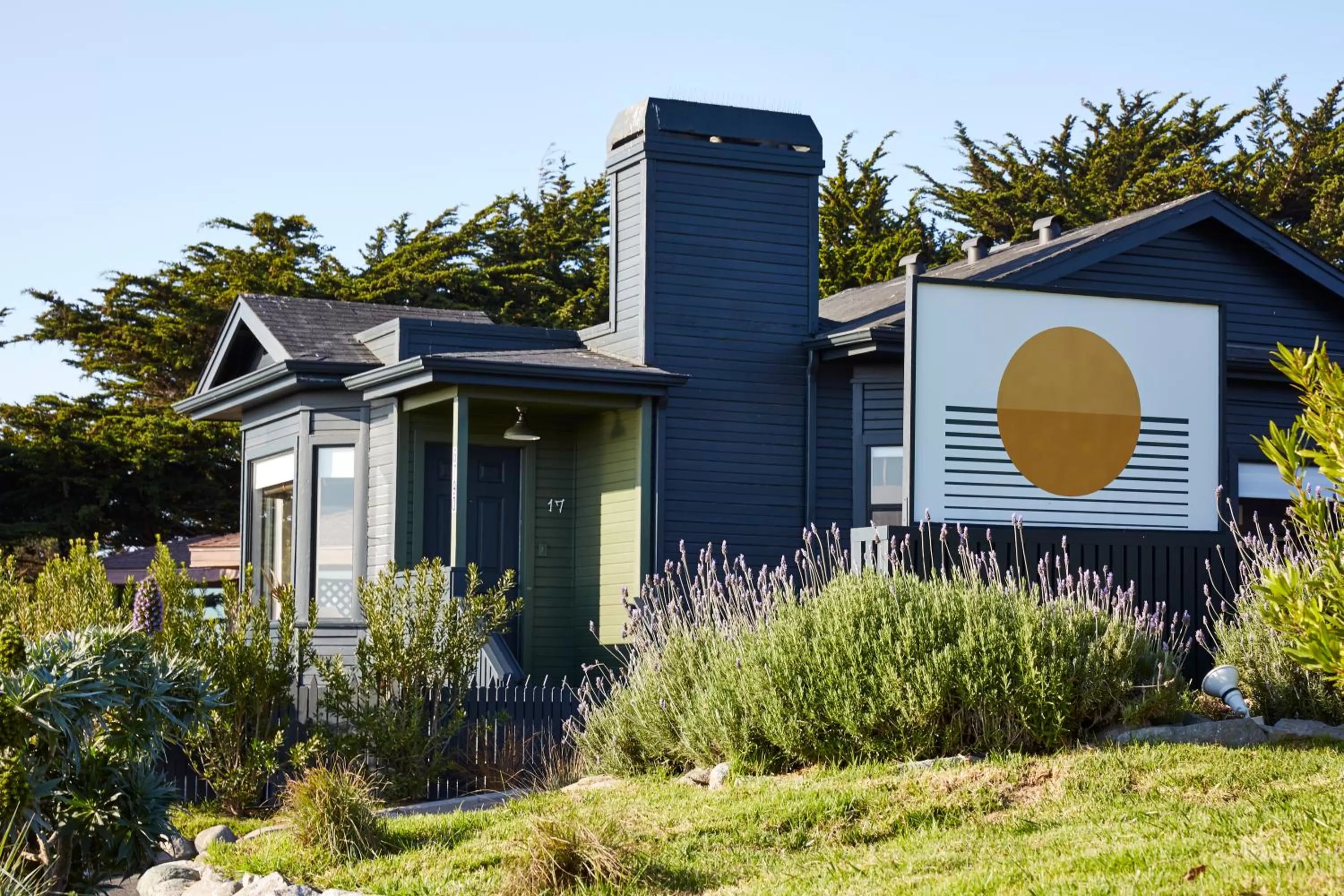 Facade/entrance in White Water