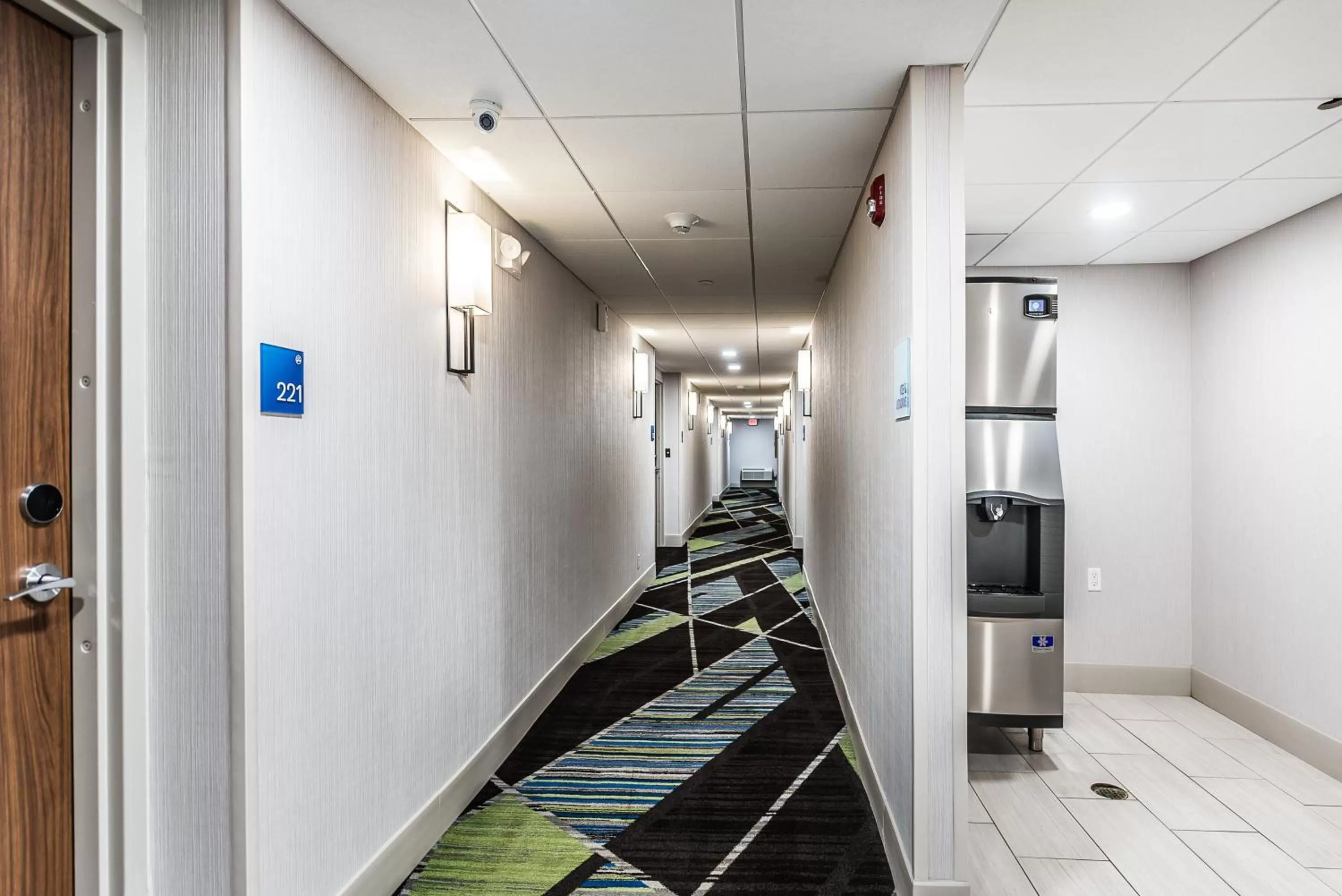 Lobby or reception in Holiday Inn Express Flint-Campus Area by IHG