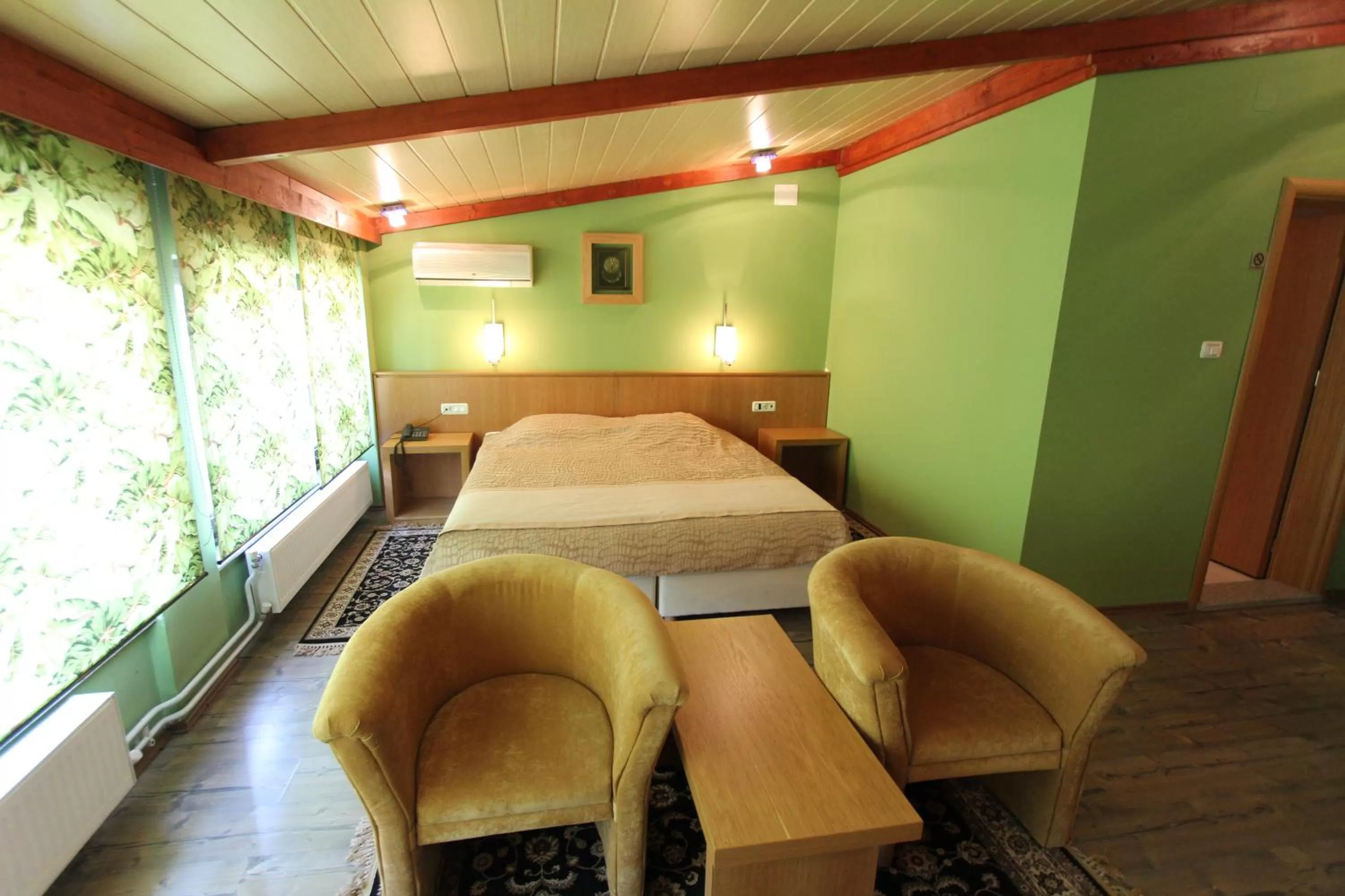 Photo of the whole room, Bed in Hotel Lirak