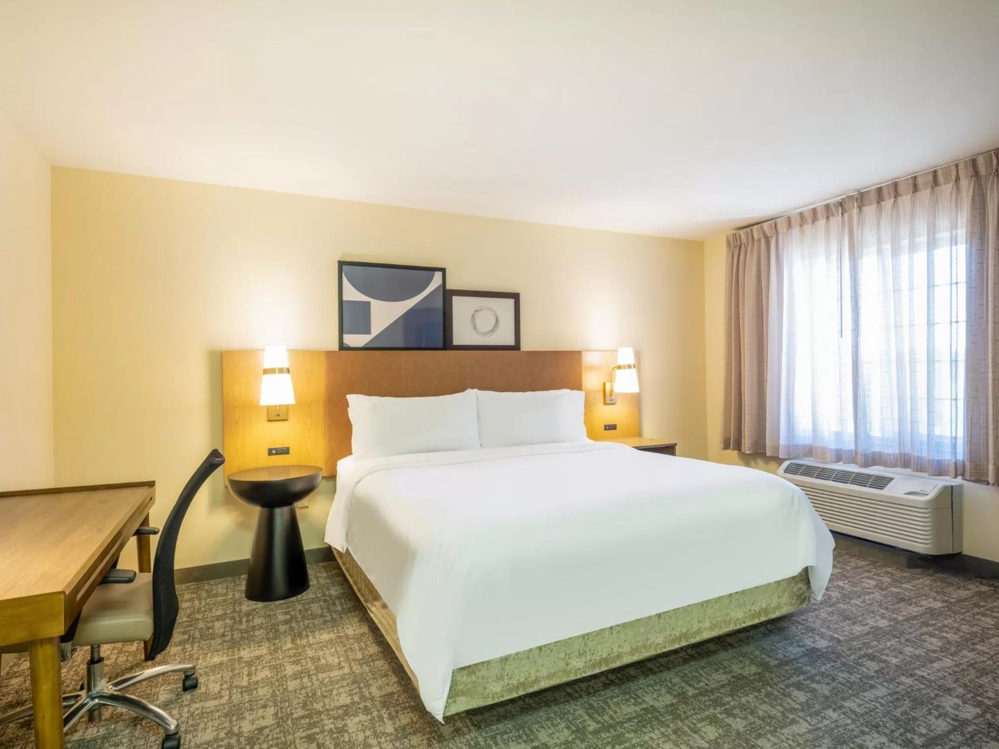 Photo of the whole room, Bed in Staybridge Suites Milwaukee Airport South by IHG