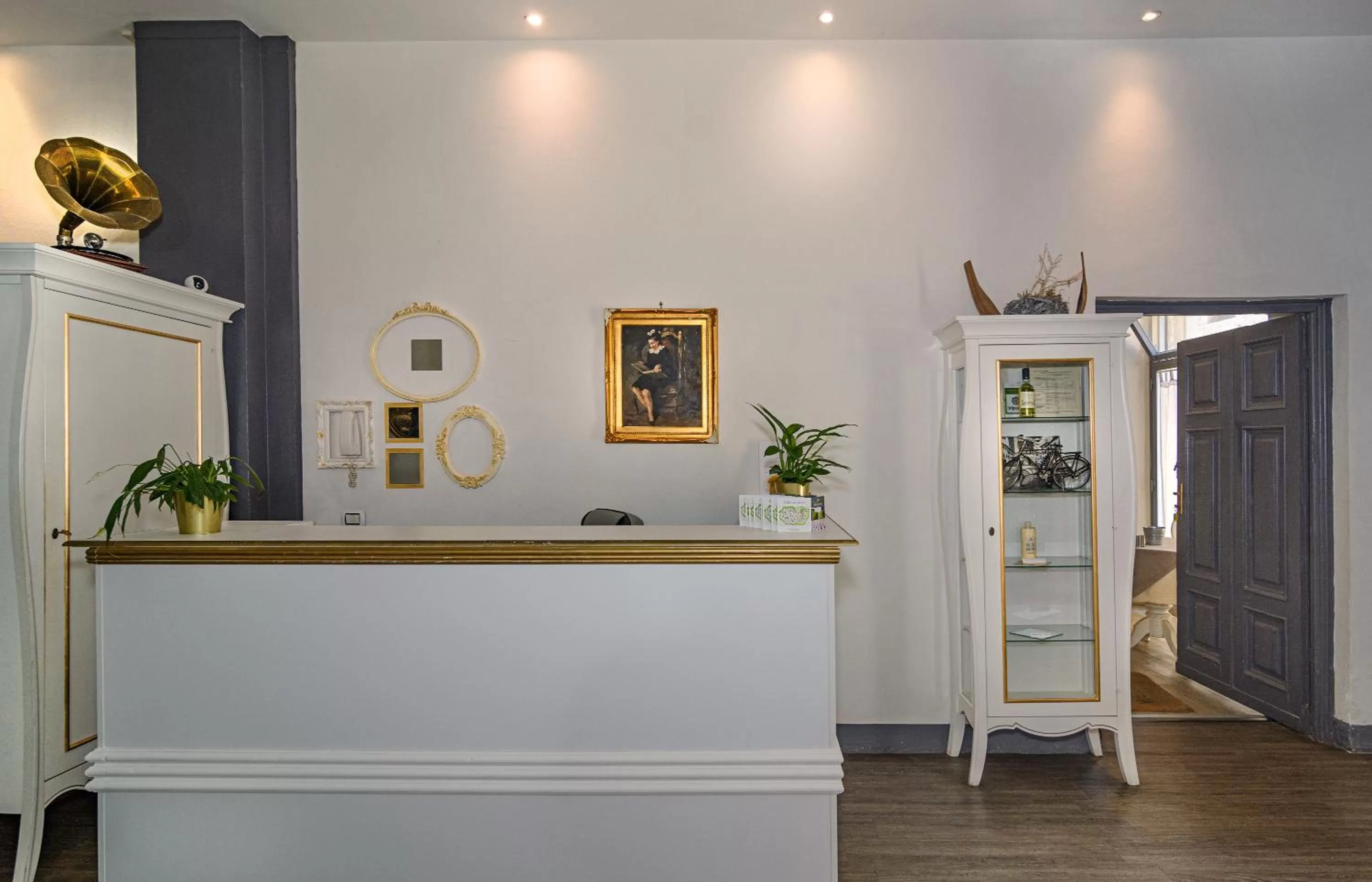 Lobby or reception in B&B Relais Inn Lucca